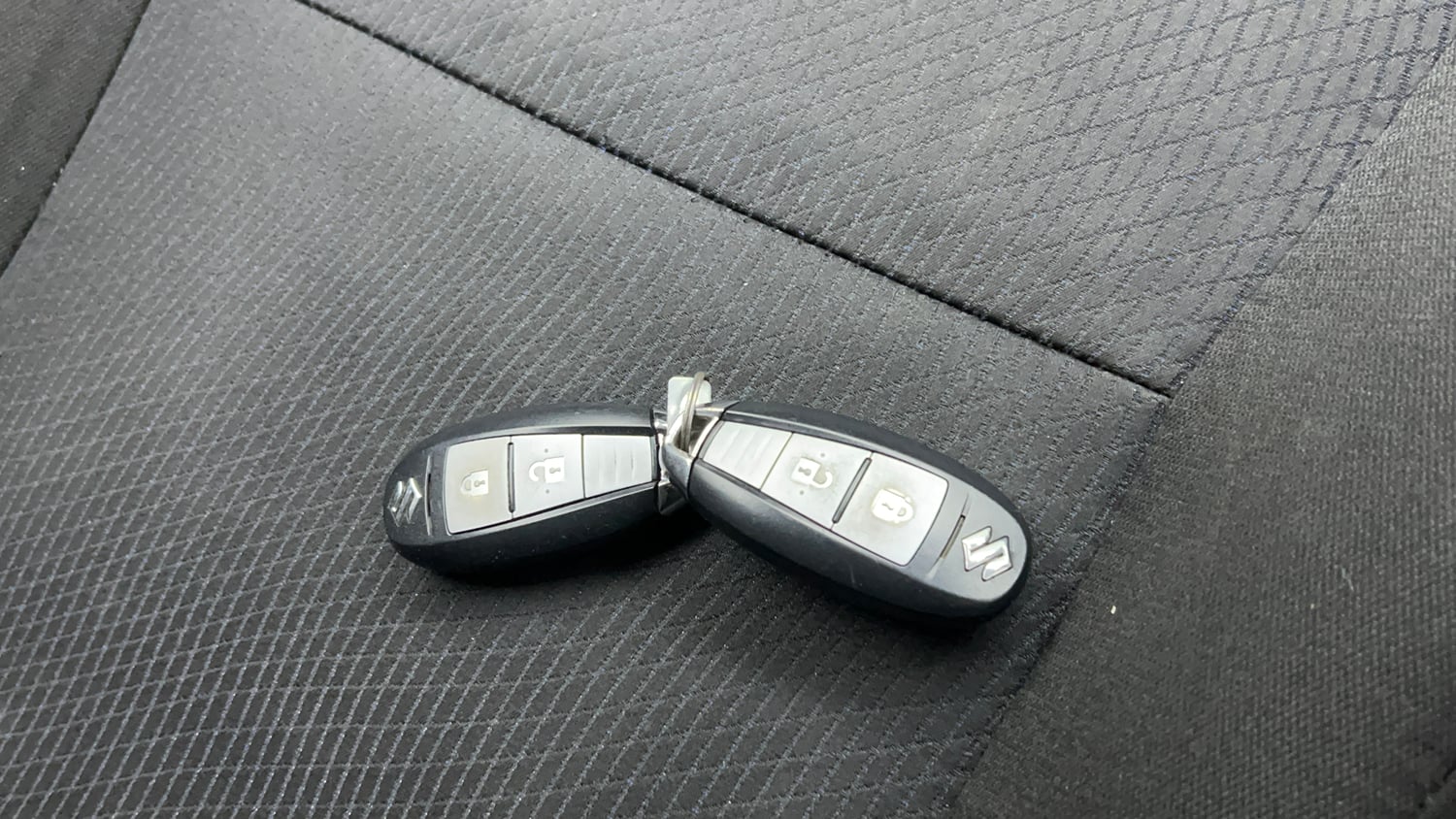 Used 2015 Maruti Suzuki Swift ZXi Petrol Manual extra CAR KEY VIEW