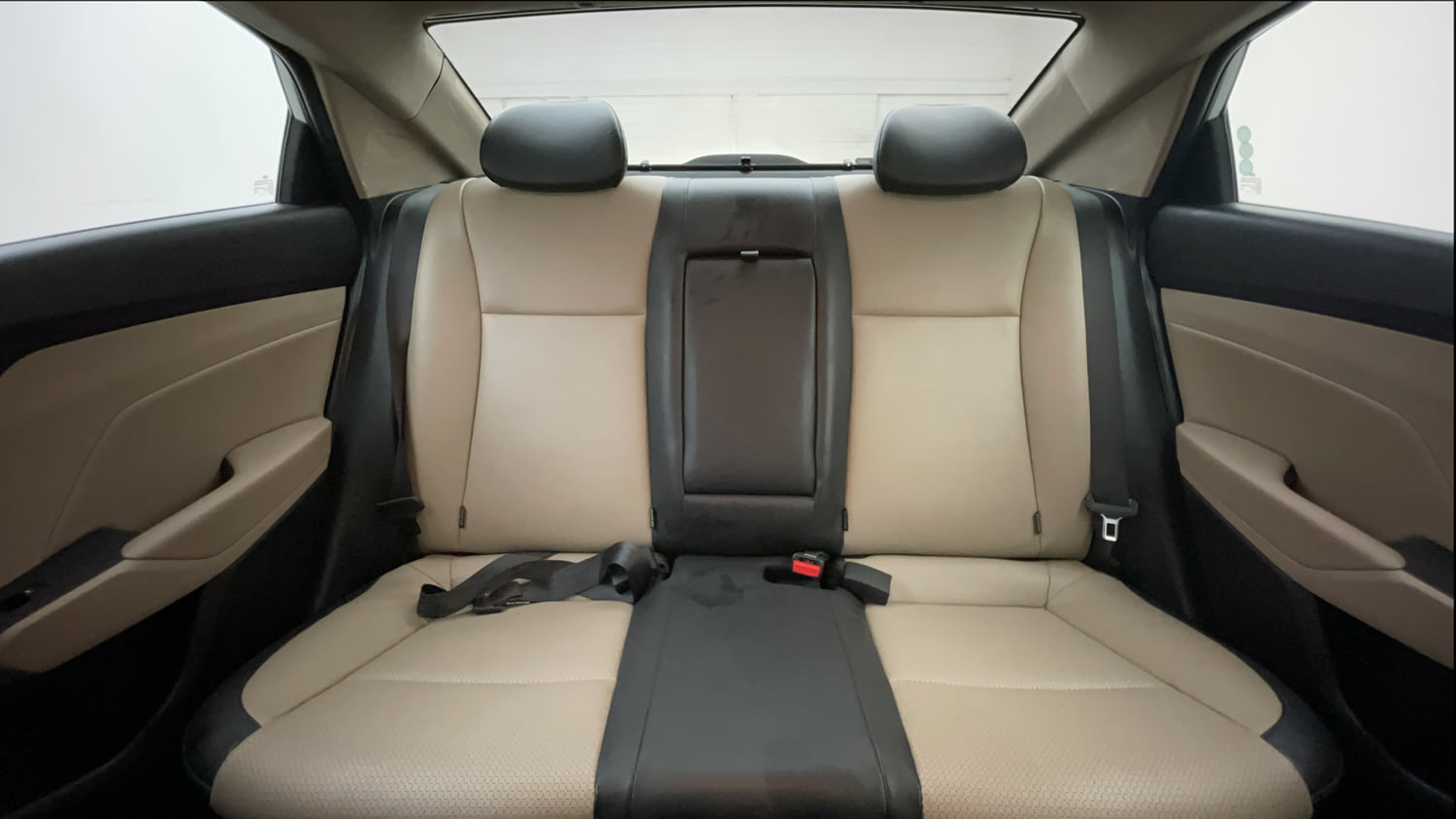 Used 2018 Hyundai Verna SX (O) 1.6 VTVT AT Petrol Automatic interior REAR SEAT CONDITION VIEW