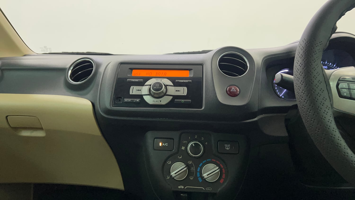 Used 2015 Honda Brio S MT Petrol Manual interior MUSIC SYSTEM & AC CONTROL VIEW