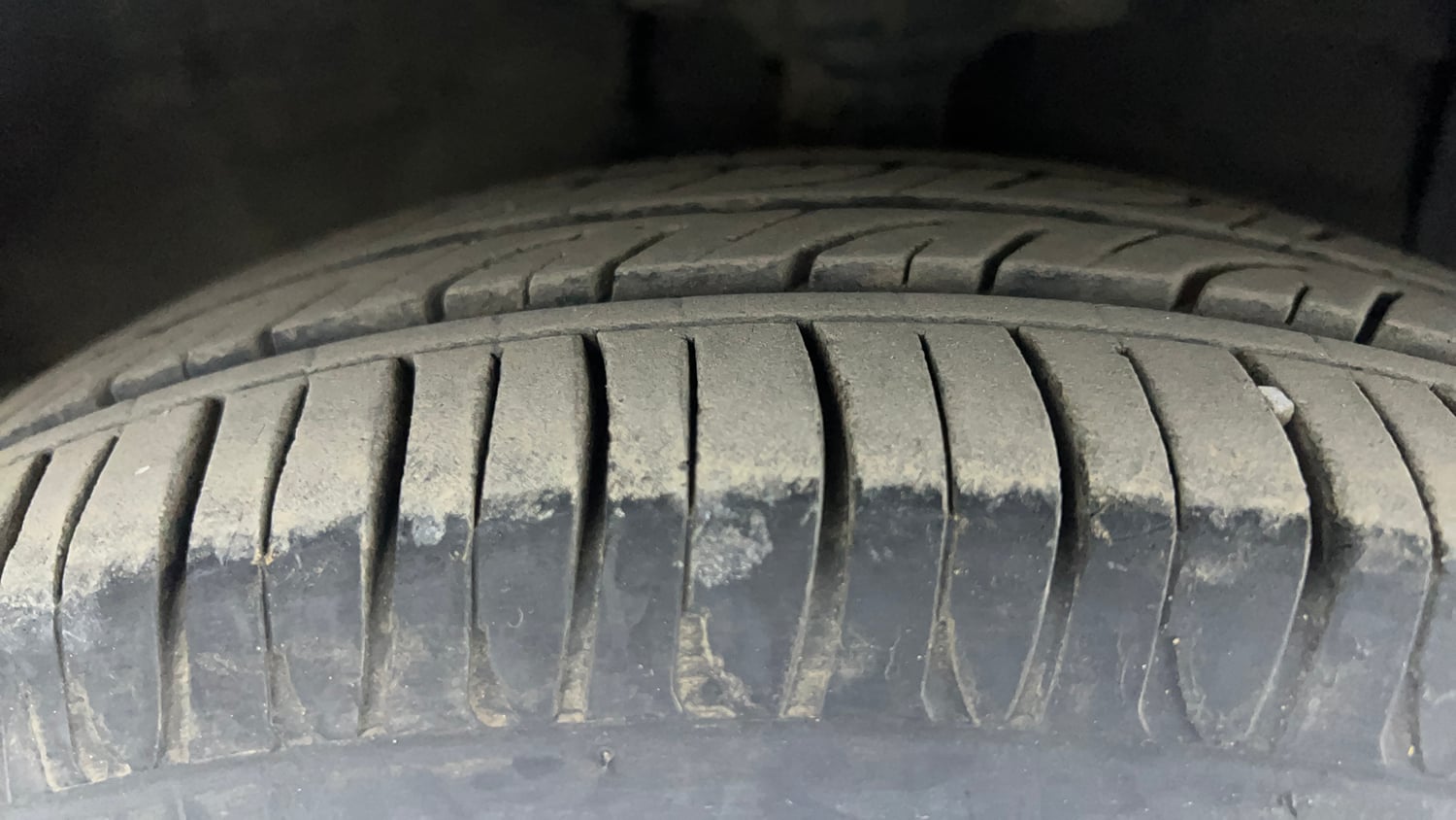 Used 2014 Hyundai Grand i10 Sportz AT 1.2 Kappa VTVT Petrol Automatic tyres RIGHT FRONT TYRE TREAD VIEW