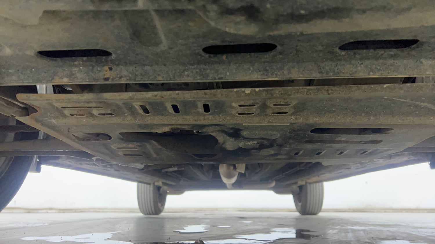 Used 2023 Renault Kiger RXZ AMT Petrol Automatic extra FRONT LEFT UNDERBODY VIEW