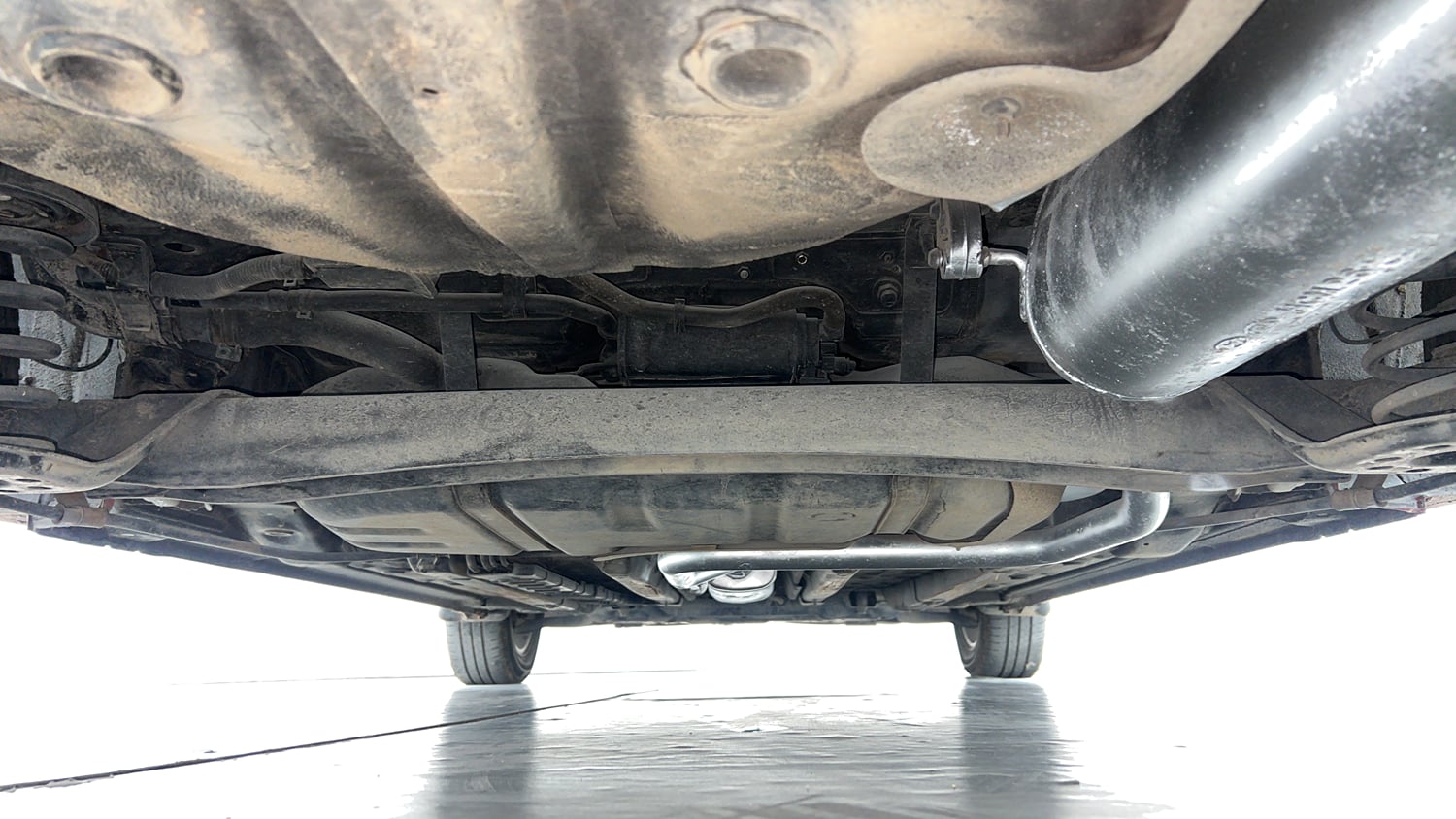 Used 2018 Hyundai Verna EX 1.6 VTVT AT Petrol Automatic extra REAR UNDERBODY VIEW (TAKEN FROM REAR)