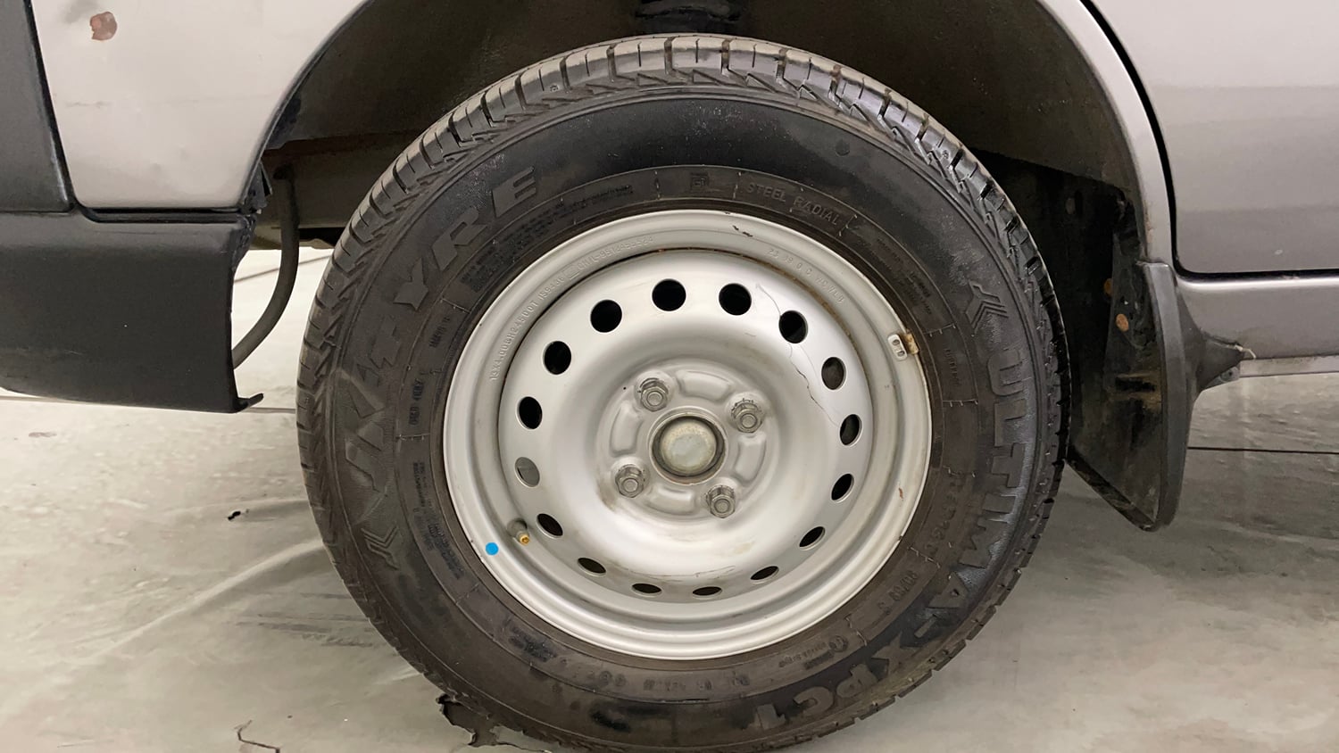 Used 2023 Maruti Suzuki Eeco 5 STR AC Petrol Manual tyres LEFT FRONT TYRE RIM VIEW