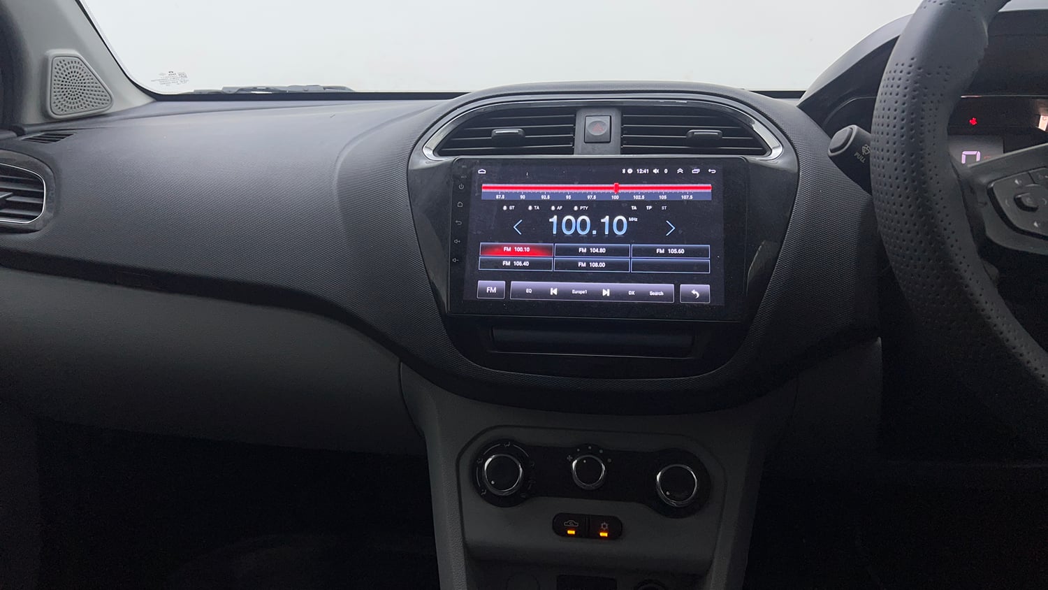 Used 2023 Tata Tiago XT (O) Petrol Manual interior MUSIC SYSTEM & AC CONTROL VIEW
