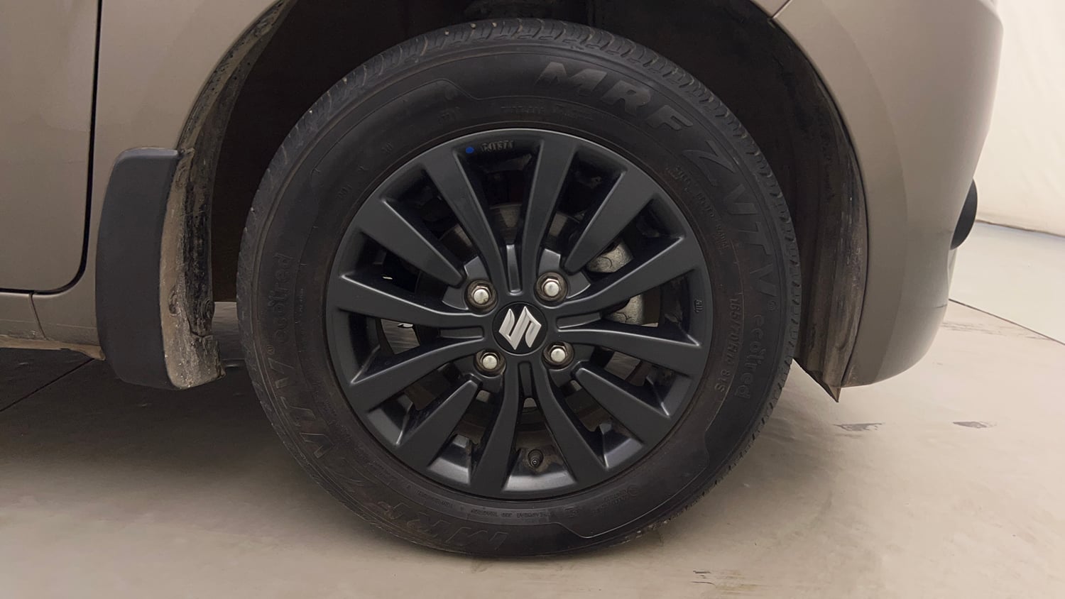 Used 2024 Maruti Suzuki Wagon R ZXI Plus 1.2 AGS Petrol Automatic tyres RIGHT FRONT TYRE RIM VIEW