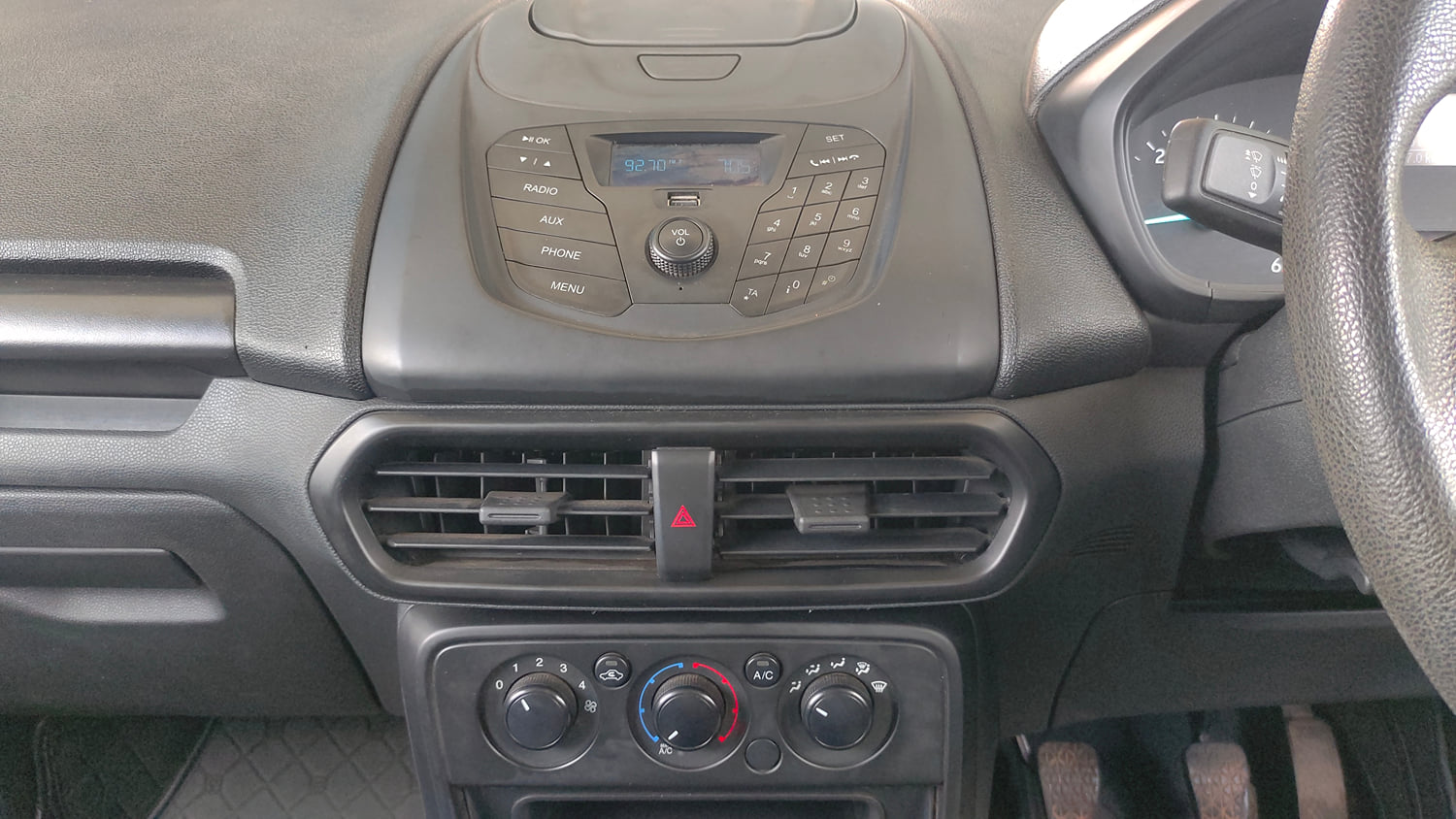 Used 2020 Ford EcoSport Ambiente 1.5L TDCi Diesel Manual interior MUSIC SYSTEM & AC CONTROL VIEW