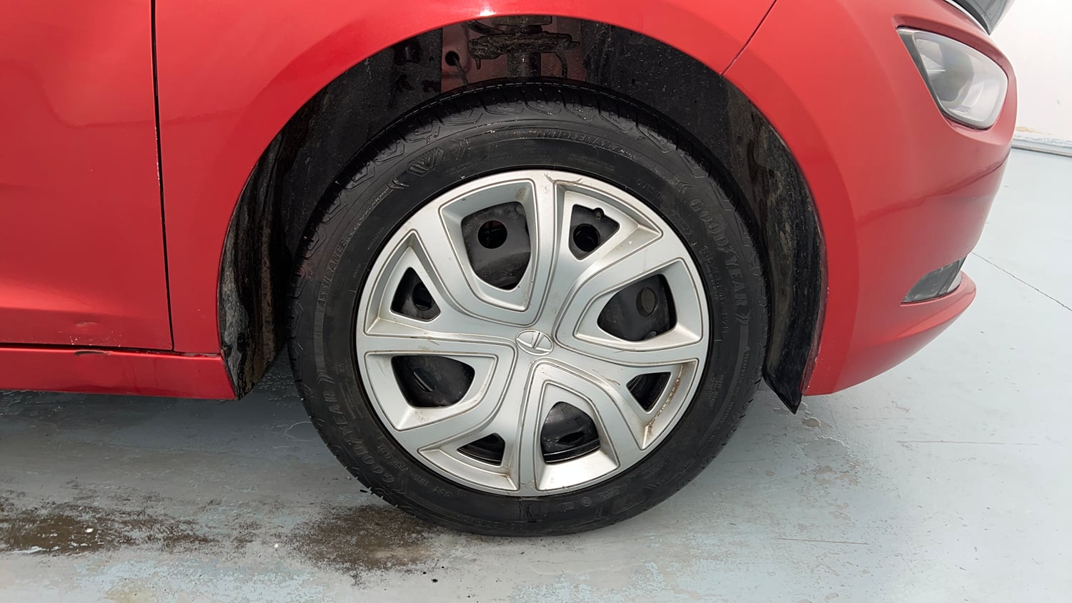 Used 2022 Tata Altroz XT Petrol Petrol Manual tyres RIGHT FRONT TYRE RIM VIEW