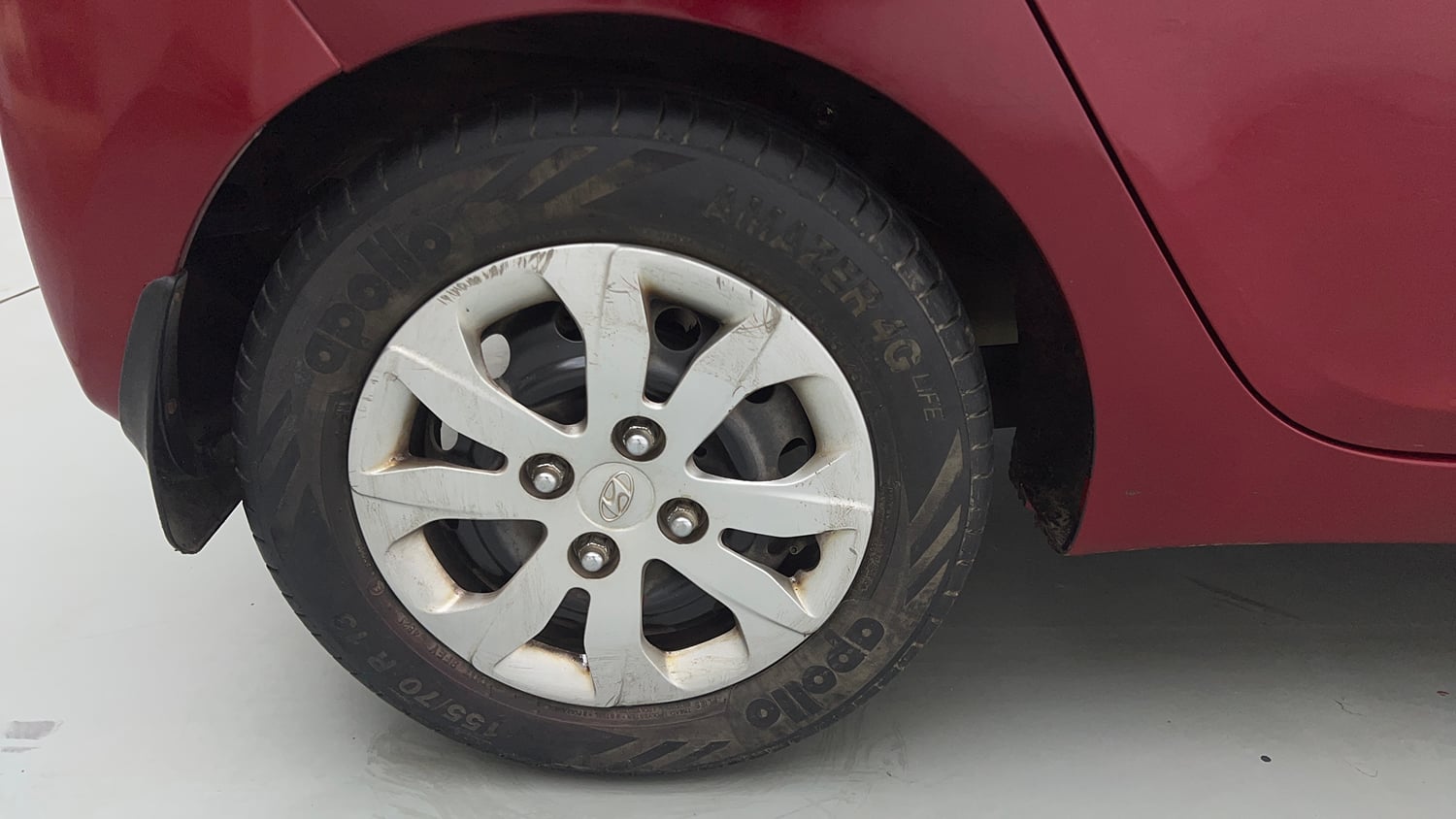 Used 2014 Hyundai Eon Sportz Petrol Manual tyres RIGHT REAR TYRE RIM VIEW