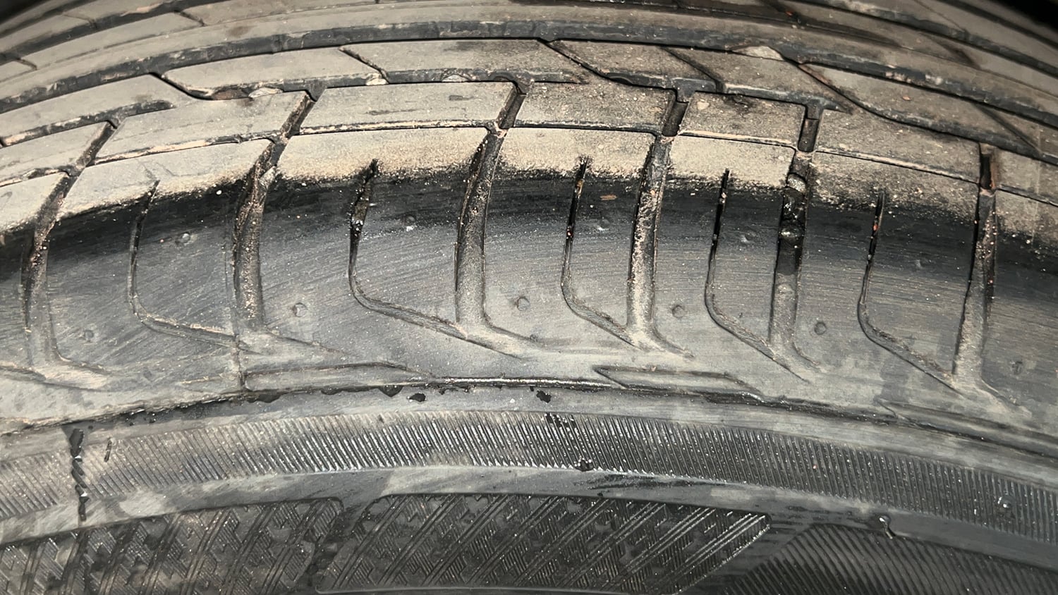 Used 2025 Tata Nexon Fearless Plus (PS) 1.5 Diesel 6AMT Dual Tone Diesel Automatic tyres RIGHT REAR TYRE TREAD VIEW