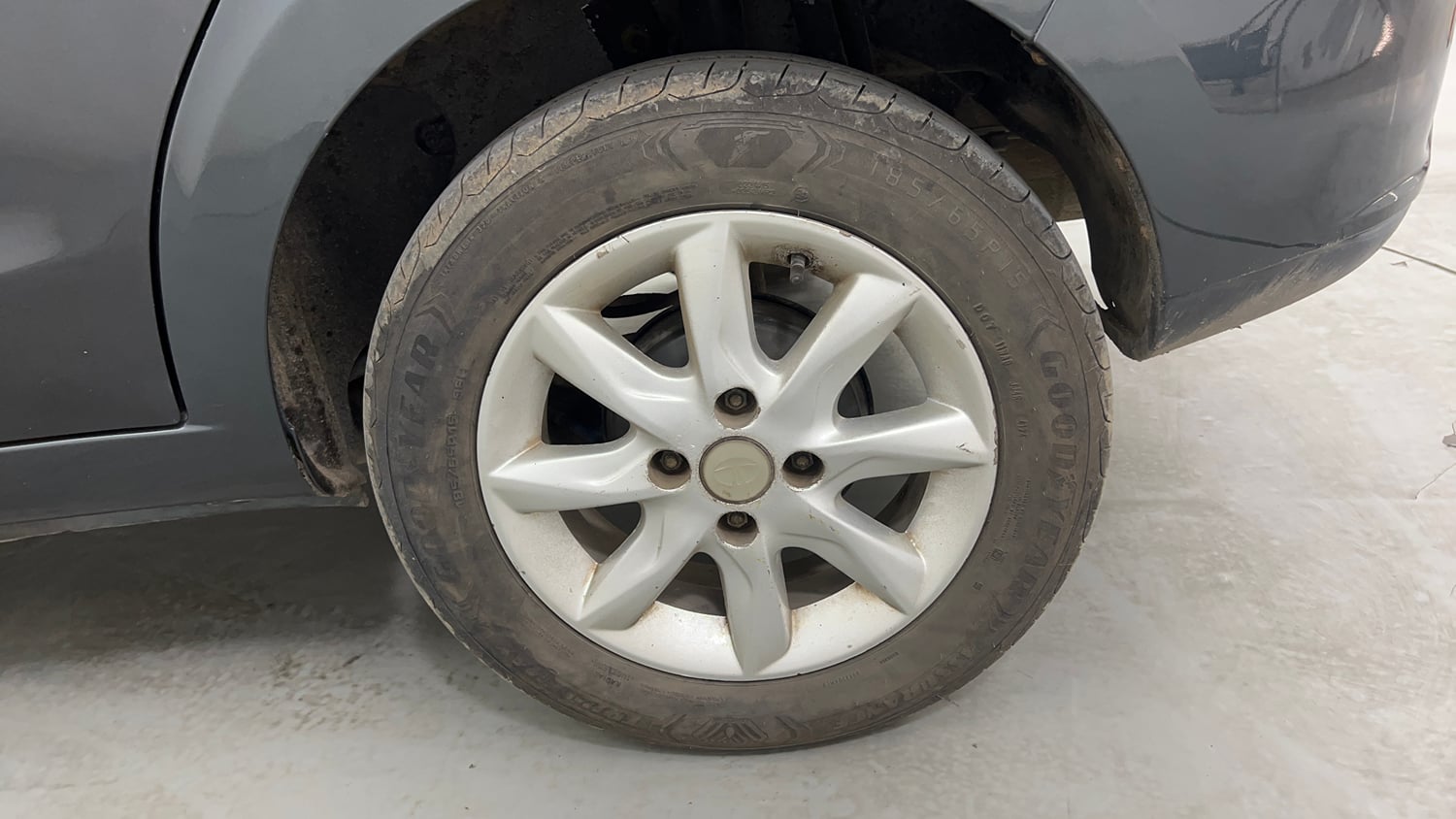Used 2016 Tata Zest XT Petrol Petrol Manual tyres LEFT REAR TYRE RIM VIEW