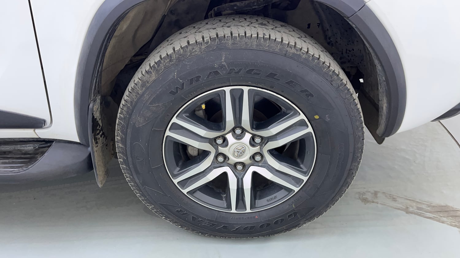 Used 2019 Toyota Fortuner 2.8 4x2 MT Diesel Manual tyres RIGHT FRONT TYRE RIM VIEW