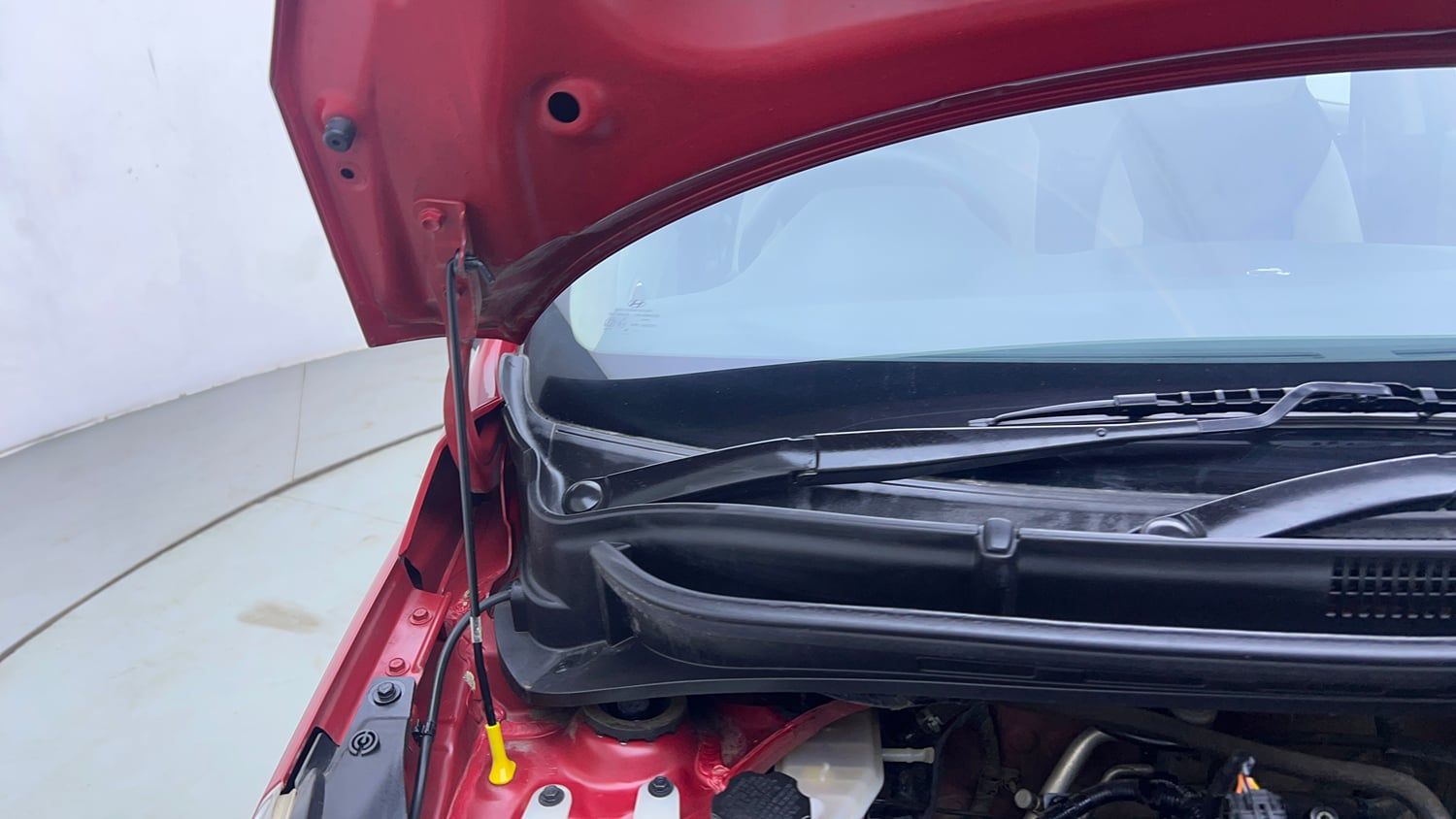 Used 2019 Hyundai Santro Sportz Petrol Manual engine ENGINE RIGHT SIDE HINGE & APRON VIEW