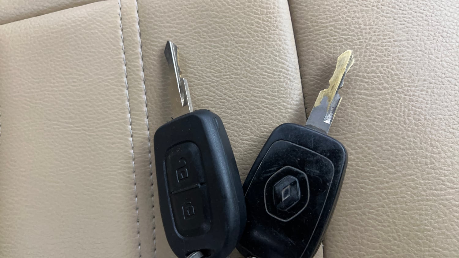 Used 2019 Renault Kwid RXT (O) 1.0 SCE Edition Petrol Manual extra CAR KEY VIEW