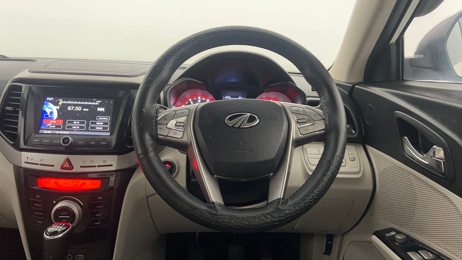 Used 2022 Mahindra XUV 300 W8 (O) 1.2 Petrol Petrol Manual interior STEERING VIEW
