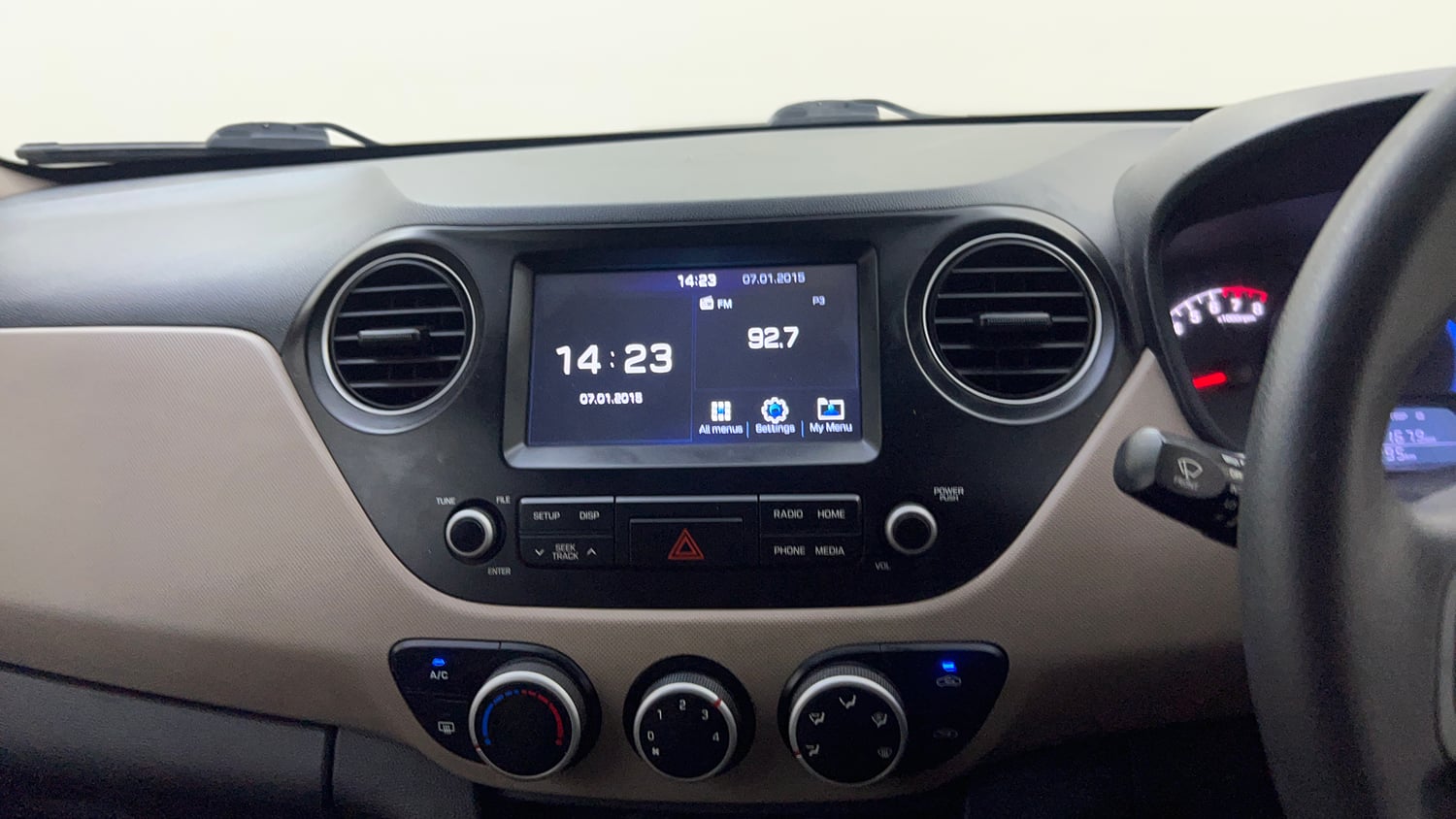 Used 2018 Hyundai Grand i10 Sportz (O) 1.2 Kappa VTVT Petrol Manual top_features Touch screen infotainment system