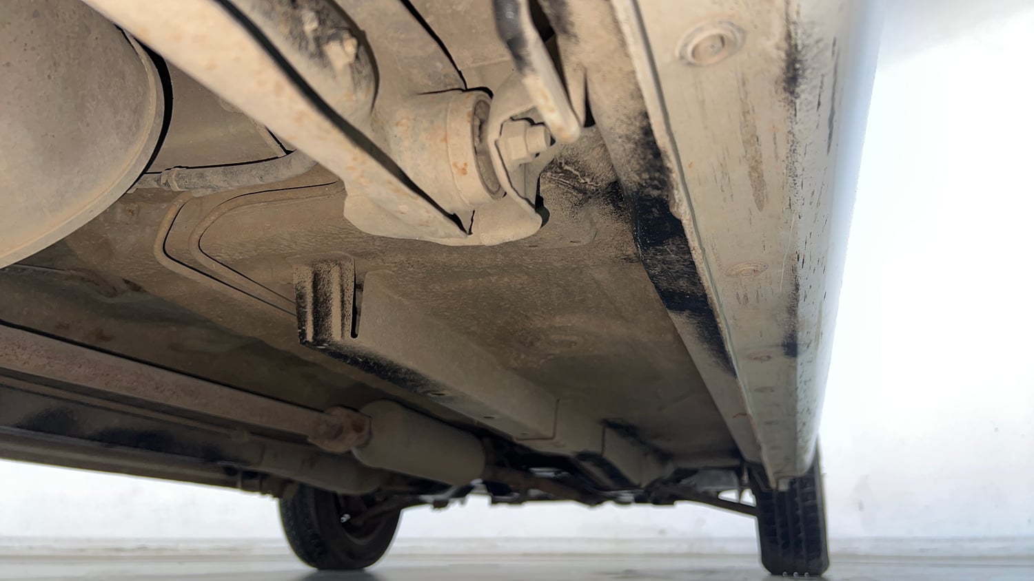 Used 2015 Maruti Suzuki Wagon R VXI Petrol Manual extra REAR RIGHT UNDERBODY VIEW