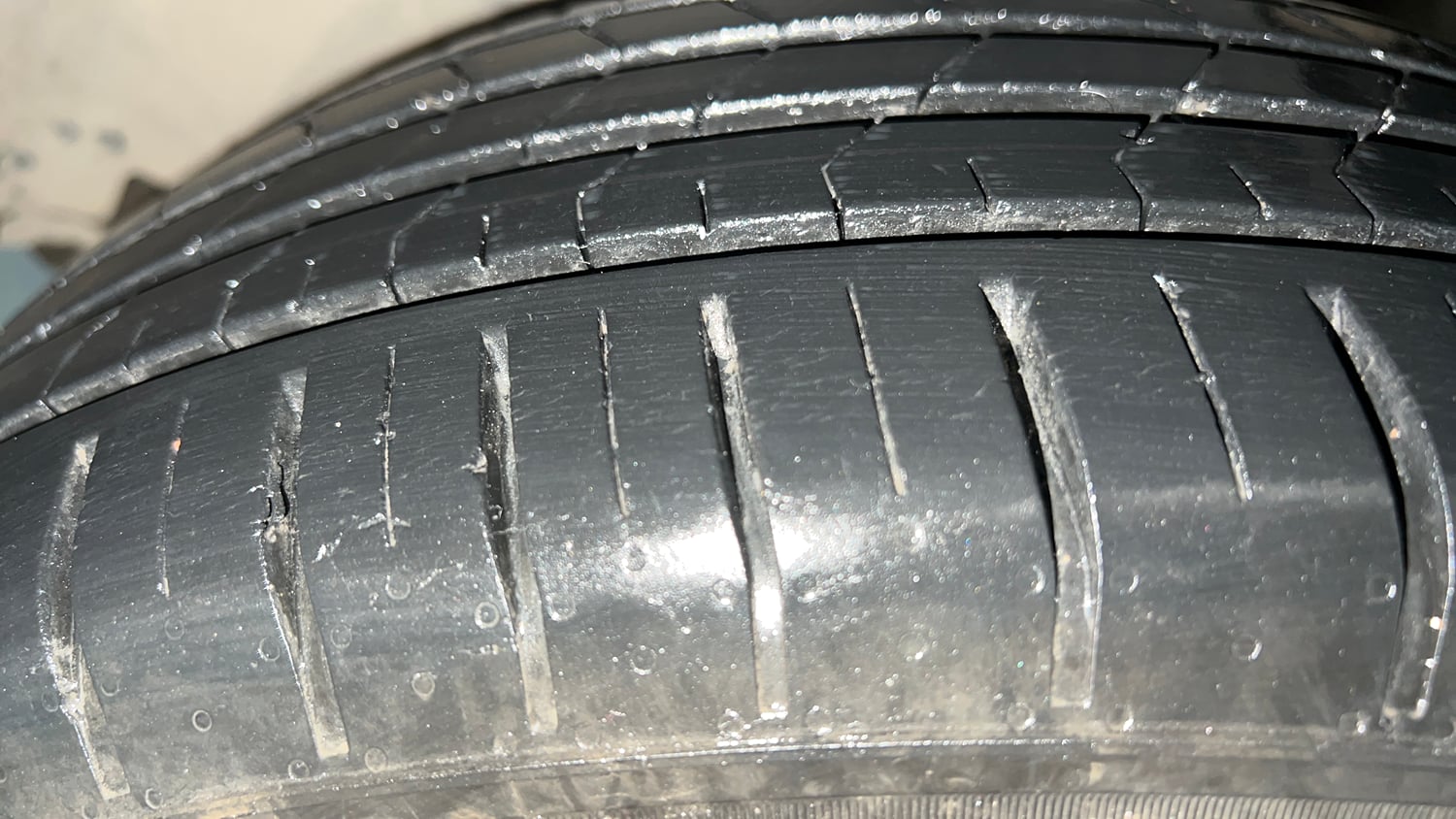 Used 2023 Tata Punch Creative Dual Tone Petrol Manual tyres LEFT FRONT TYRE TREAD VIEW