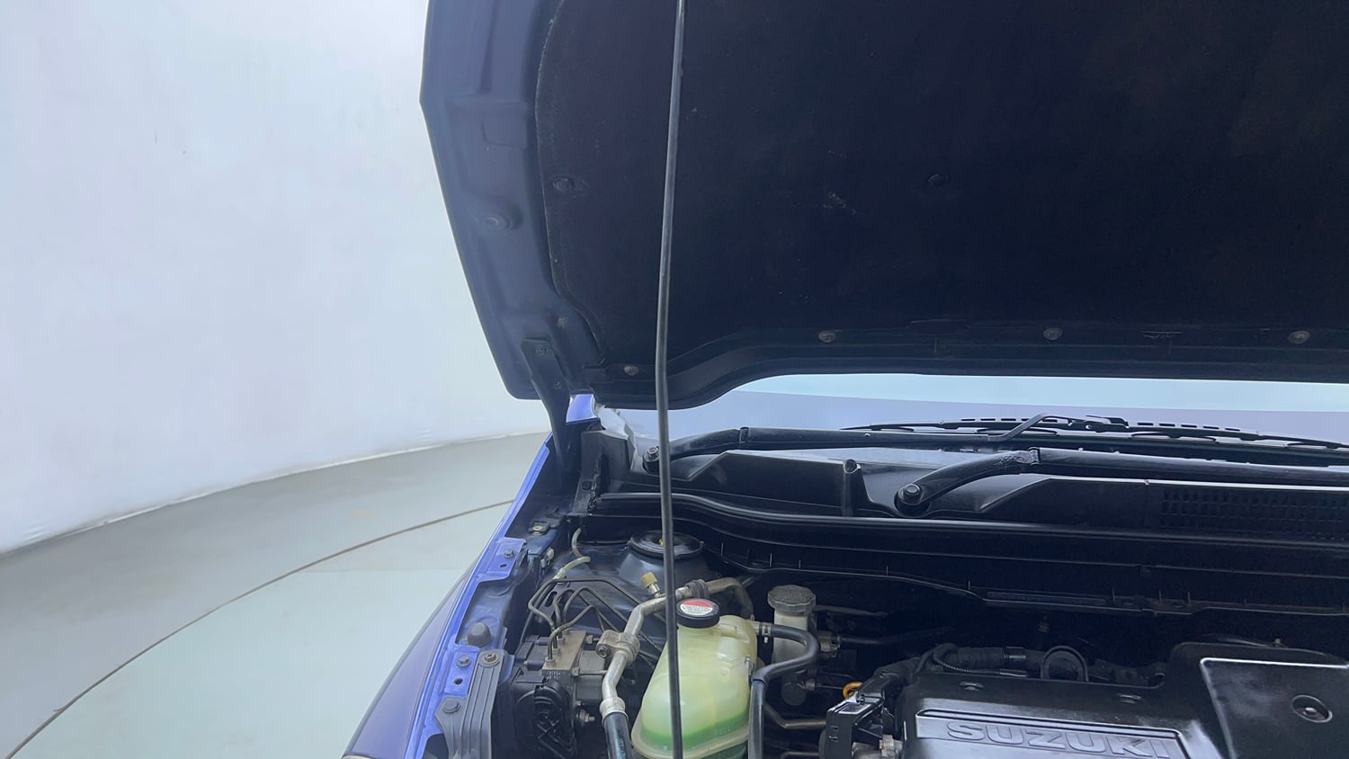 Used 2016 Maruti Suzuki S-Cross Alpha 1.3 Diesel Manual engine ENGINE RIGHT SIDE HINGE & APRON VIEW