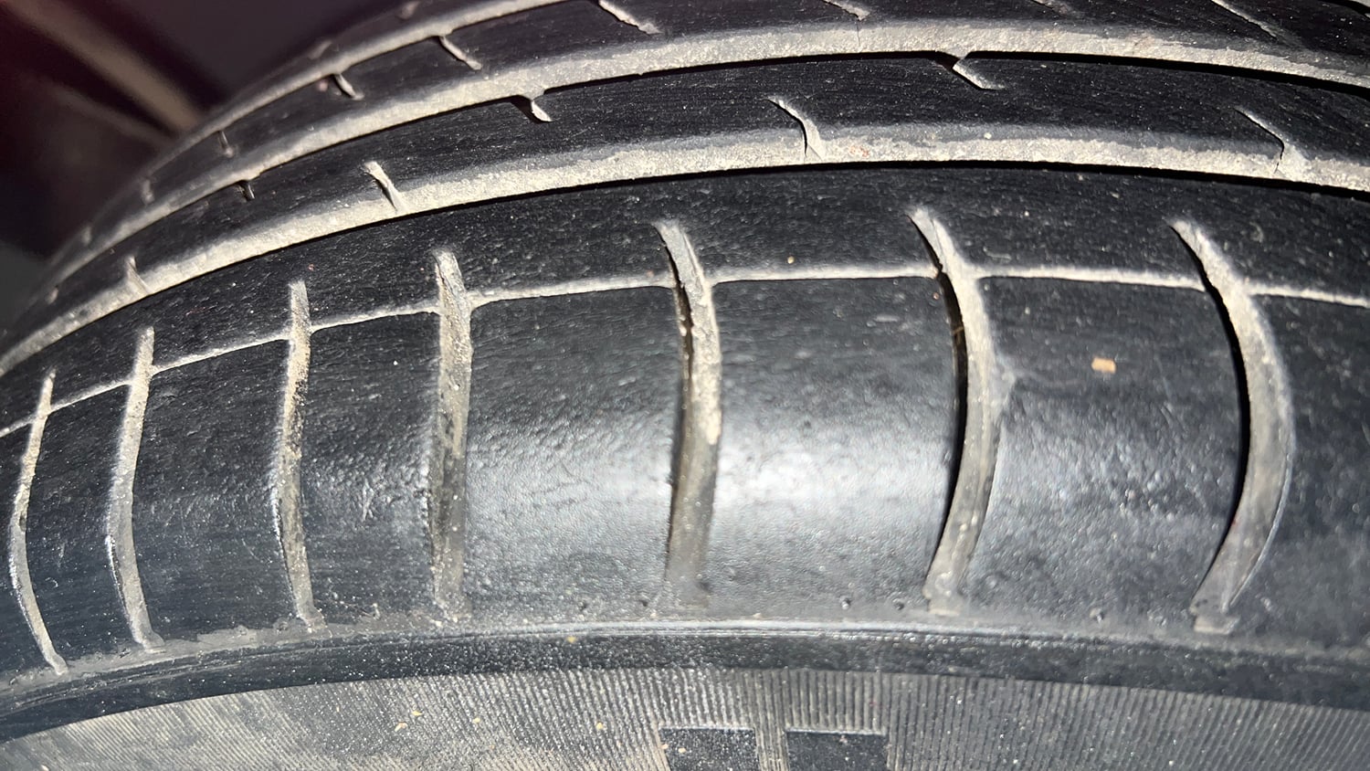 Used 2014 Hyundai Eon Sportz Petrol Manual tyres LEFT REAR TYRE TREAD VIEW