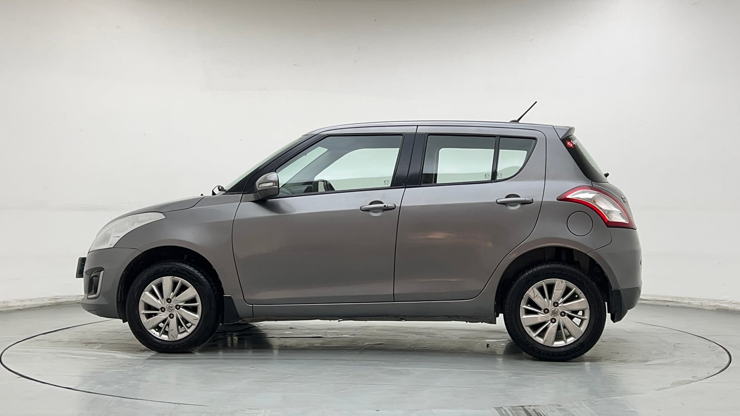Used 2015 Maruti Suzuki Swift ZXi Petrol Manual exterior LEFT SIDE VIEW