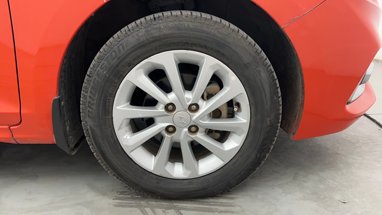 Used 2018 Hyundai Verna EX 1.6 VTVT AT Petrol Automatic tyres RIGHT FRONT TYRE RIM VIEW