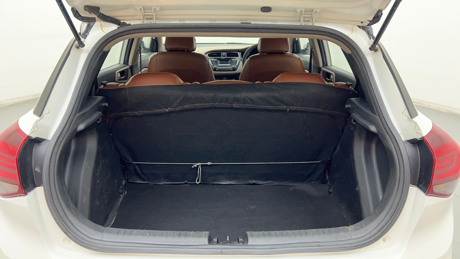 Used 2019 Hyundai Elite i20 Magna Plus 1.2 Petrol Manual interior DICKY INSIDE VIEW