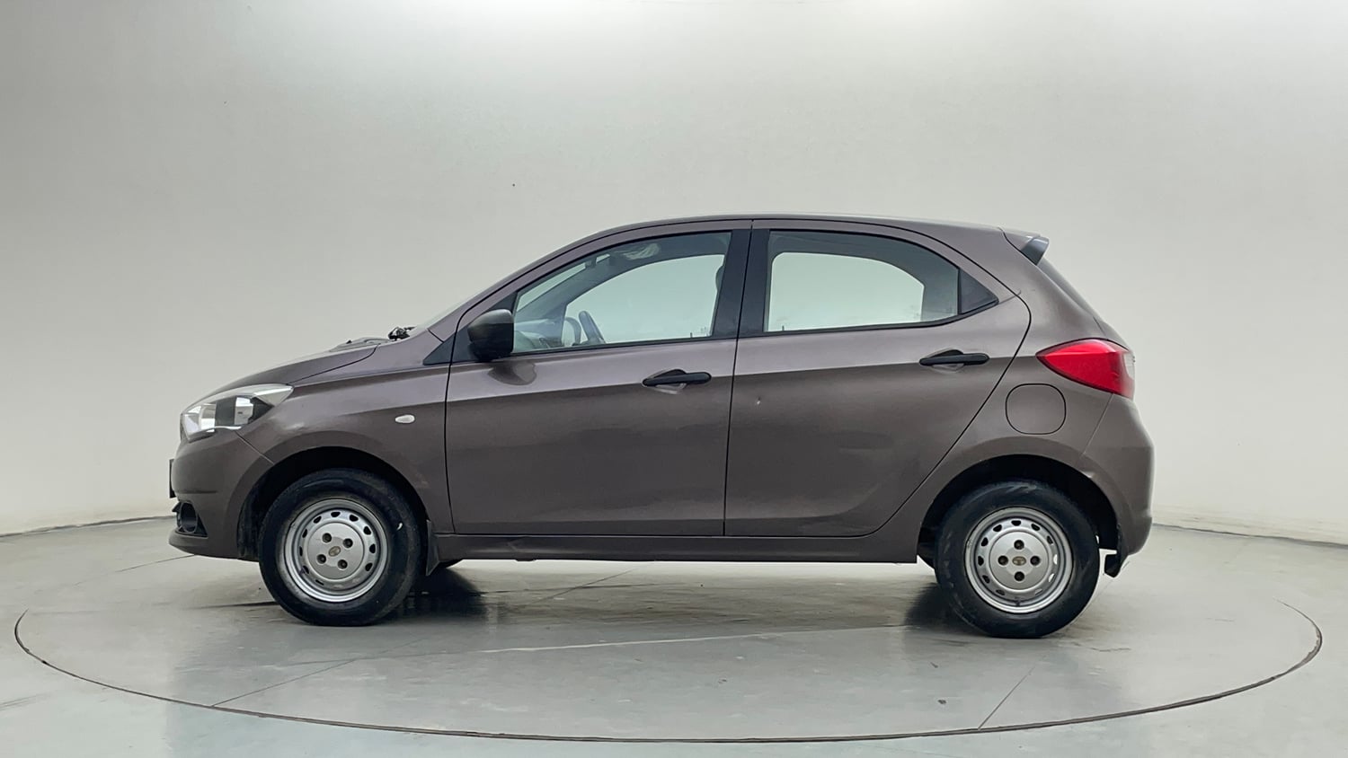 Used 2016 Tata Tiago Revotron XM Petrol Manual exterior LEFT SIDE VIEW