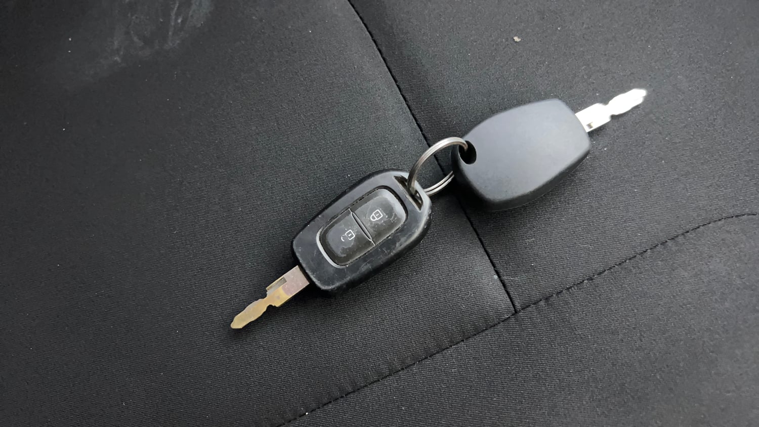 Used 2017 Renault Kwid 1.0 RXT AMT Opt Petrol Automatic extra CAR KEY VIEW