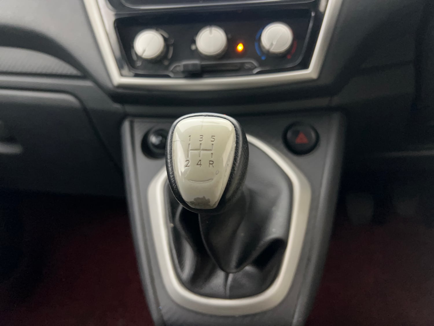Used 2019 Datsun GO T Petrol Manual interior GEAR  KNOB VIEW