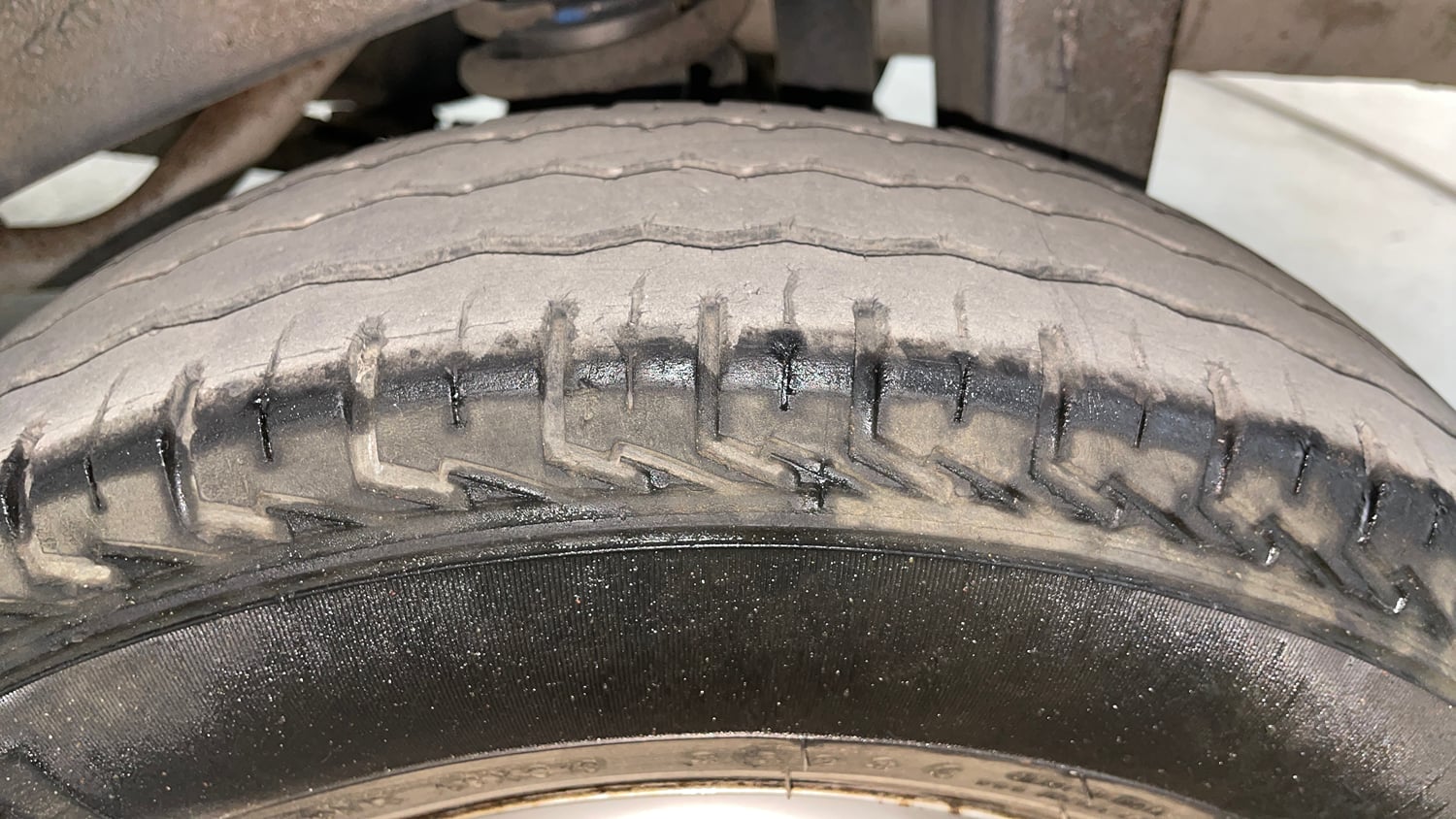 Used 2023 Maruti Suzuki Eeco 5 STR AC Petrol Manual tyres LEFT REAR TYRE TREAD VIEW