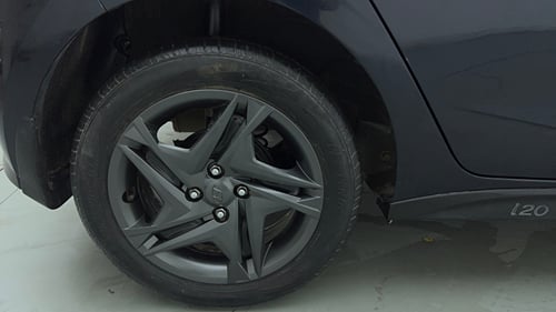 Used 2023 Hyundai i20 Sportz 1.2 IVT Petrol Automatic tyres RIGHT REAR TYRE RIM VIEW