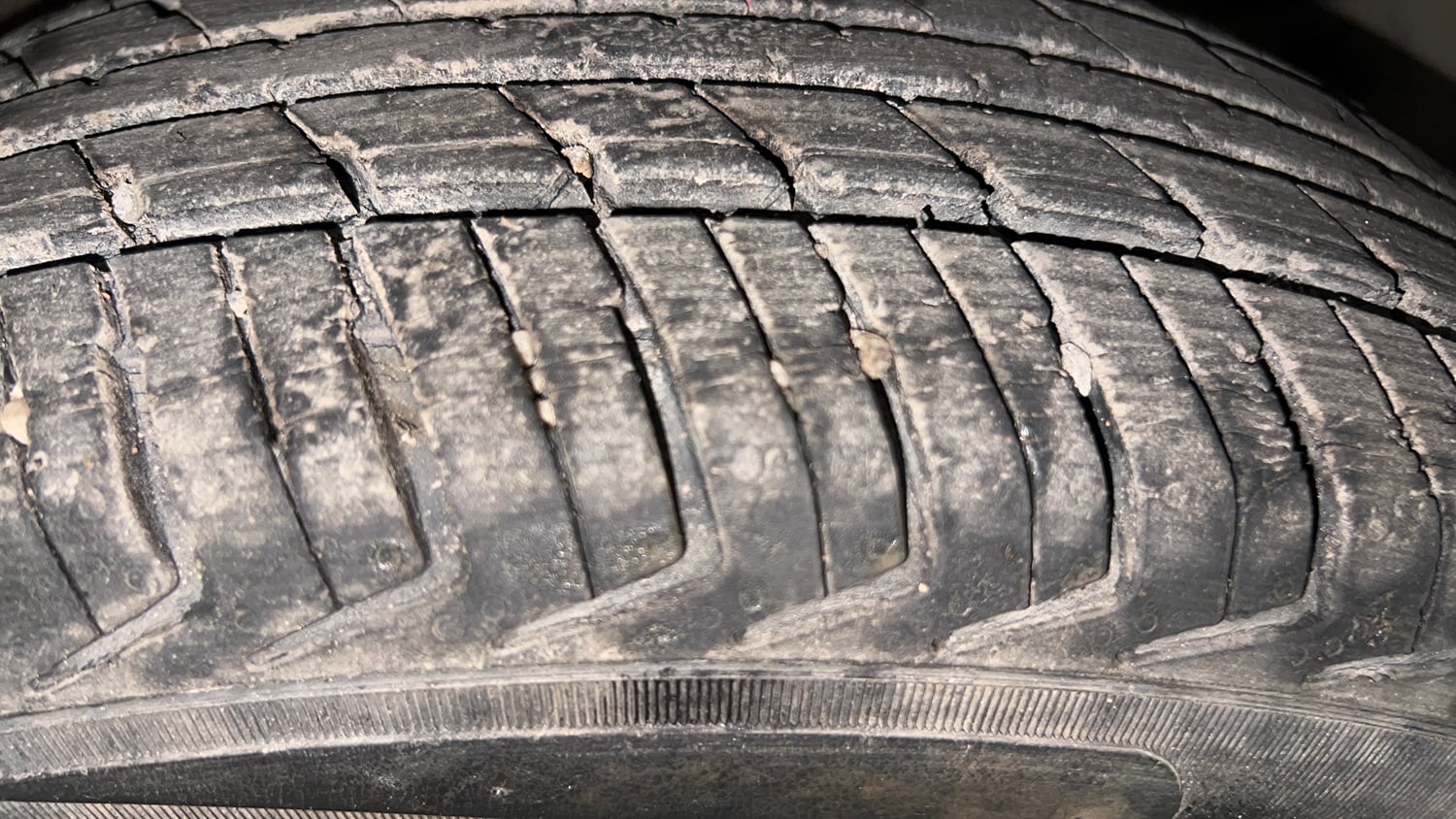 Used 2017 Renault Kwid 1.0 RXT AMT Opt Petrol Automatic tyres RIGHT FRONT TYRE TREAD VIEW