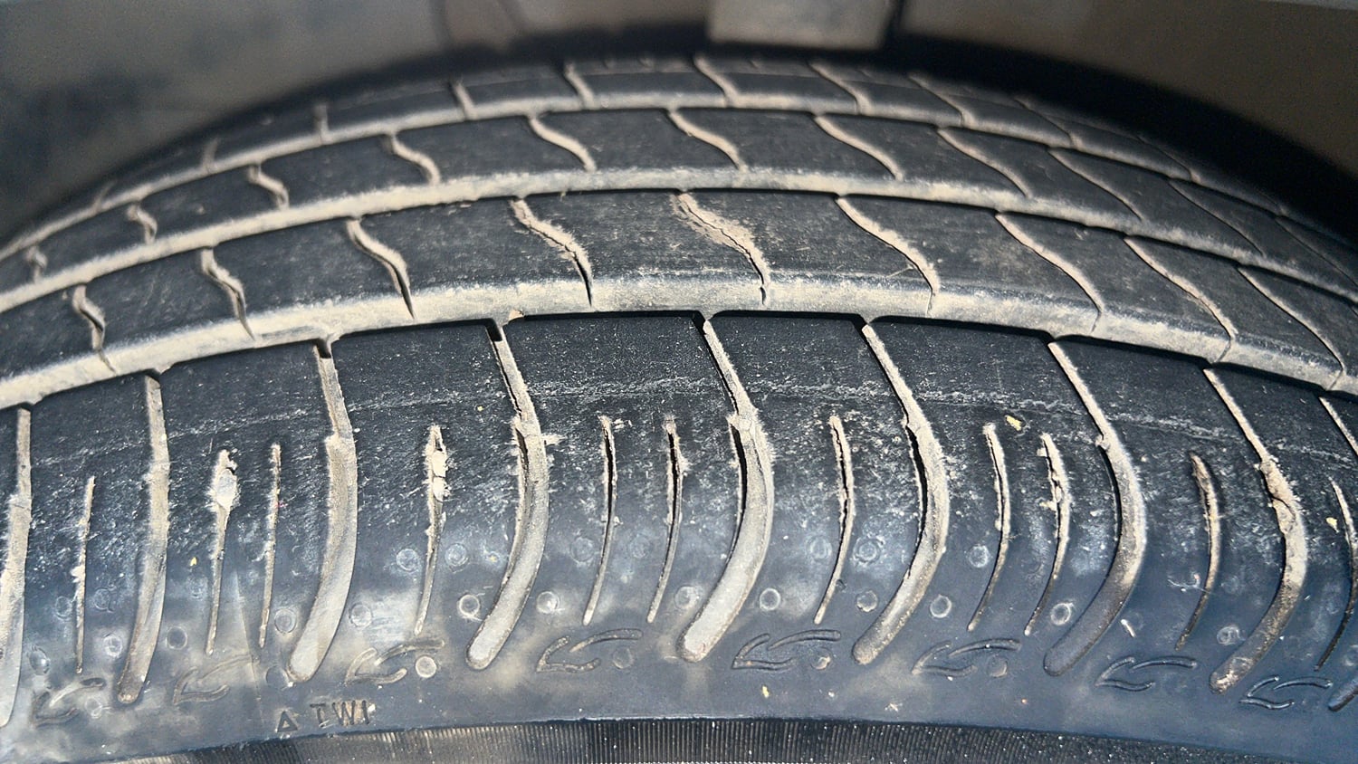 Used 2023 Maruti Suzuki Wagon R VXI 1.0 Petrol Manual tyres LEFT FRONT TYRE TREAD VIEW