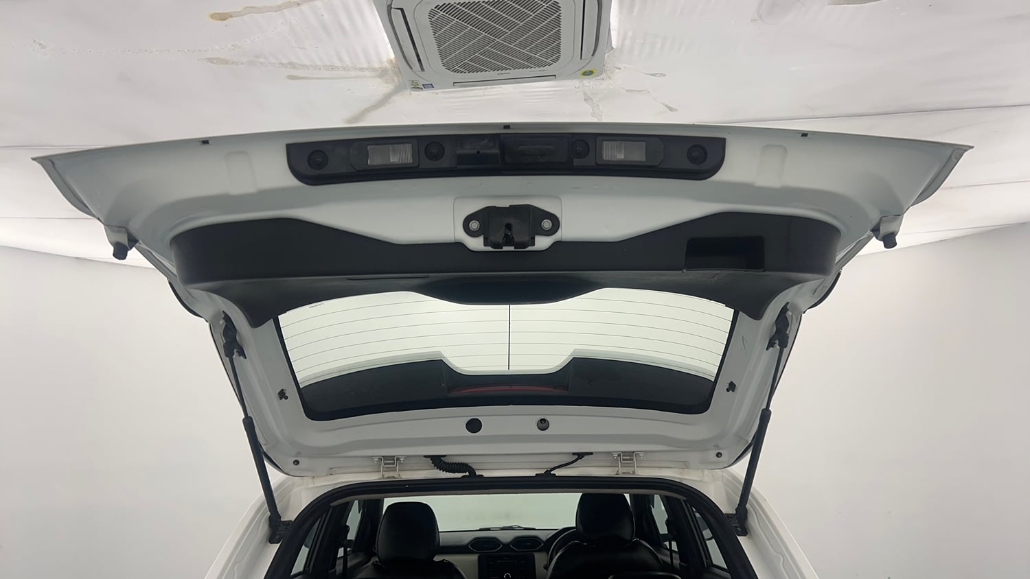 Used 2021 Nissan Magnite XL Petrol Manual interior DICKY DOOR OPEN VIEW