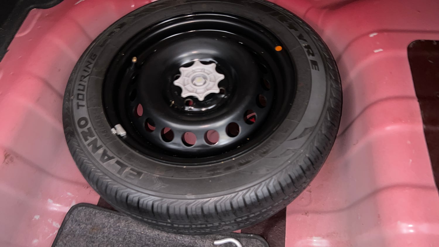 Used 2014 Hyundai Xcent S 1.2 Petrol Manual tyres SPARE TYRE VIEW