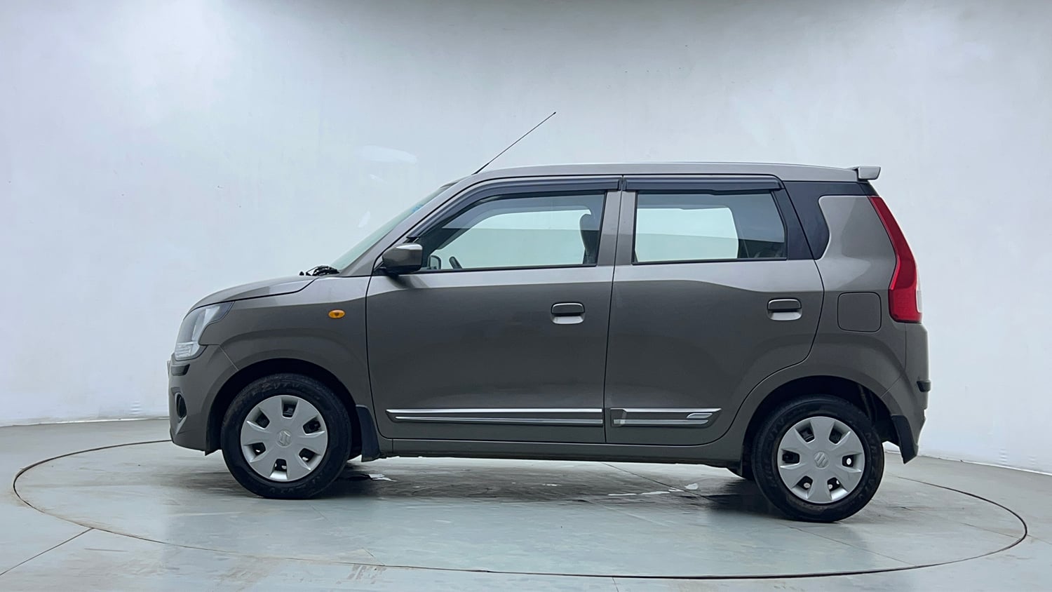 Used 2023 Maruti Suzuki Wagon R VXI 1.0 Petrol Manual exterior LEFT SIDE VIEW