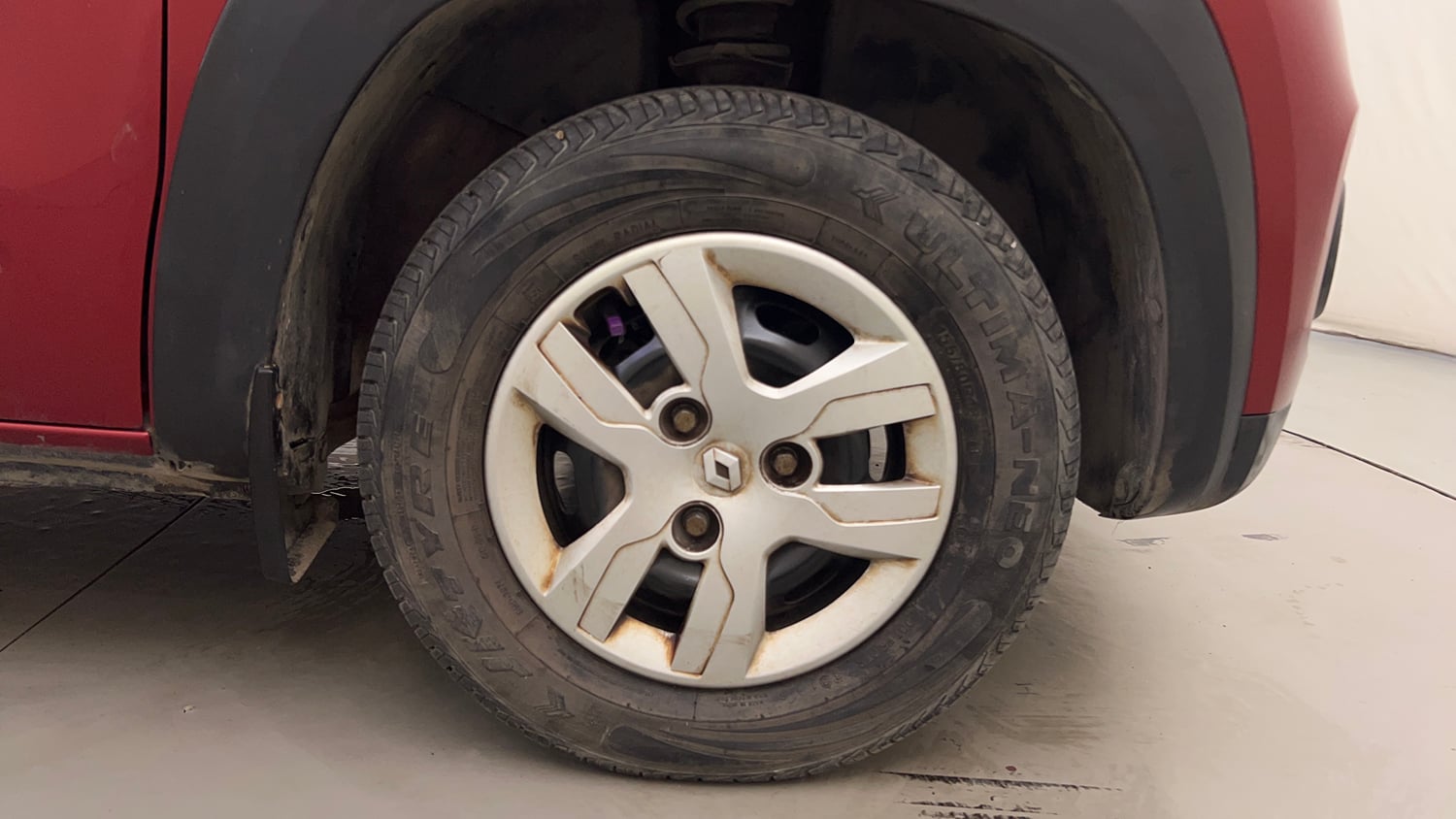 Used 2017 Renault Kwid 1.0 RXT AMT Opt Petrol Automatic tyres RIGHT FRONT TYRE RIM VIEW