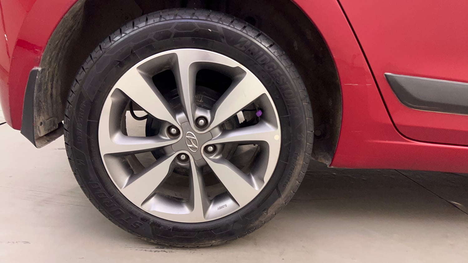 Used 2016 Hyundai Elite i20 Asta 1.2 (O) Petrol Manual tyres RIGHT REAR TYRE RIM VIEW