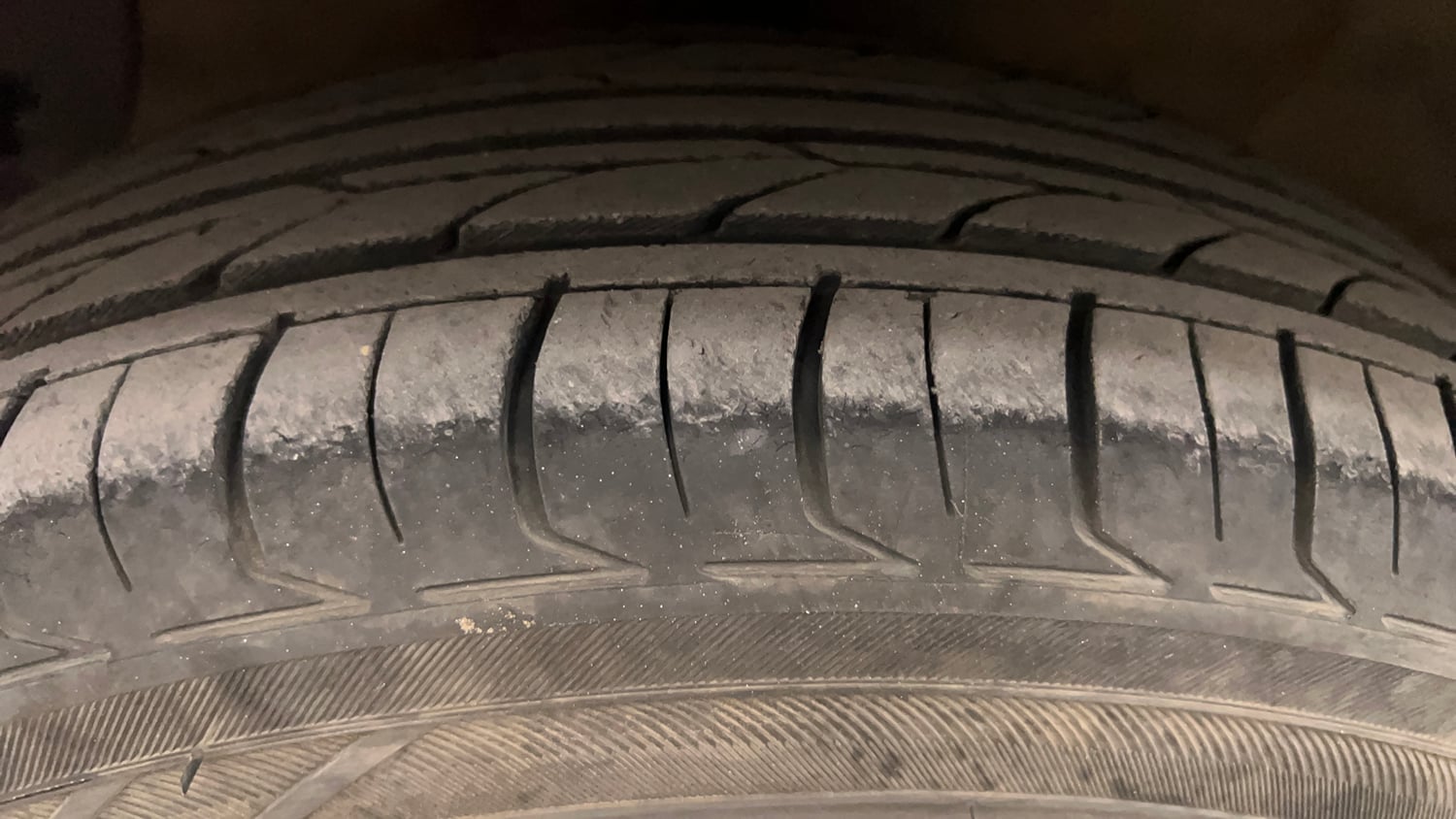 Used 2017 Hyundai Grand i10 Sportz (O) AT 1.2 Kappa VTVT Petrol Automatic tyres LEFT FRONT TYRE TREAD VIEW