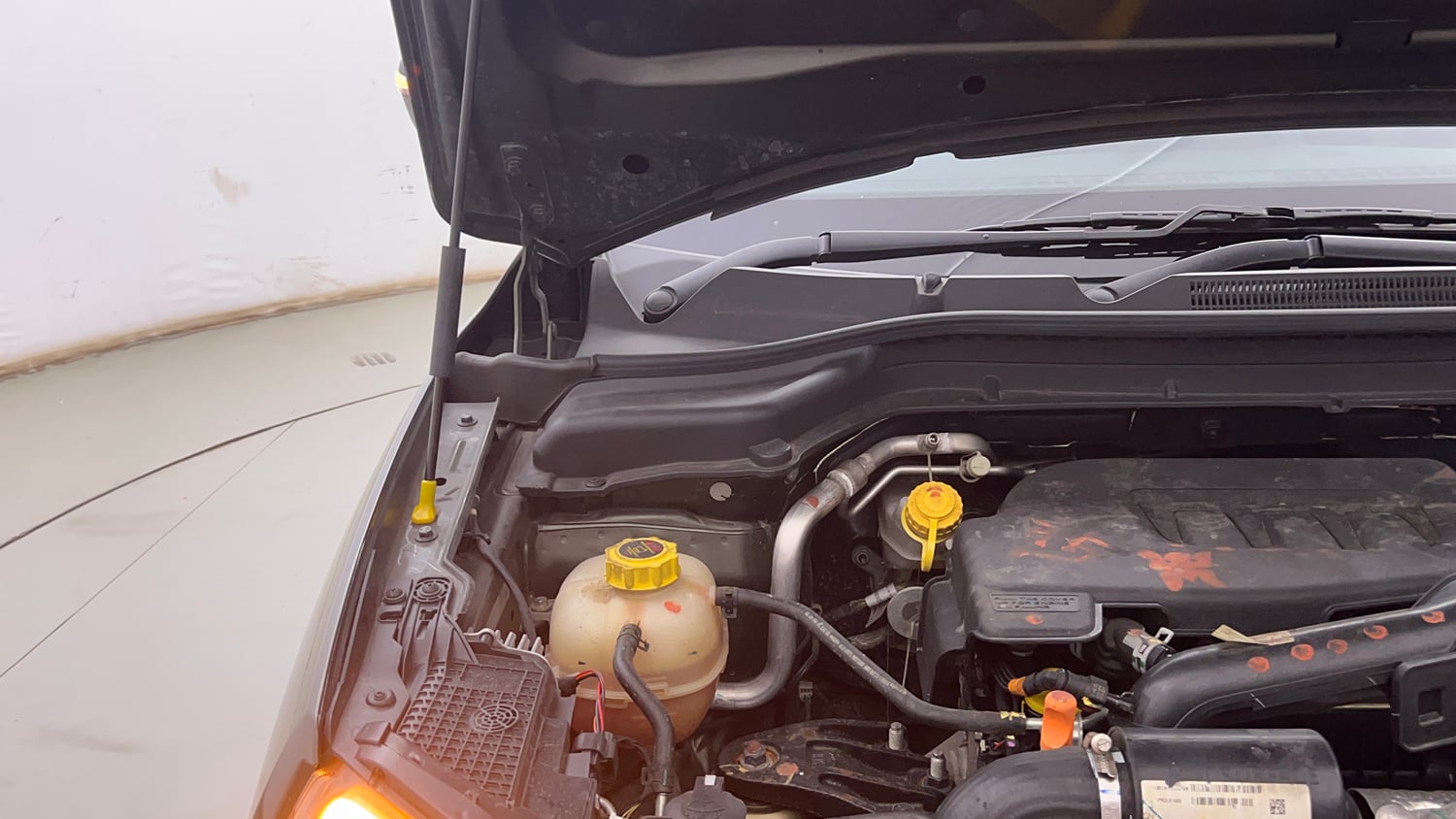 Used 2024 Mahindra XUV 3XO AX5 1.2 Petrol Petrol Manual engine ENGINE RIGHT SIDE HINGE & APRON VIEW