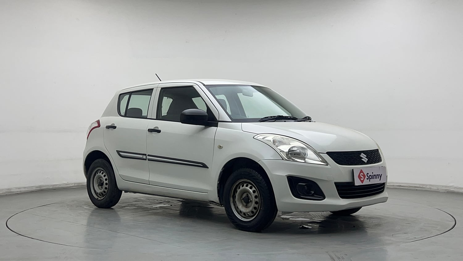 Used 2016 Maruti Suzuki Swift Lxi (O) Petrol Manual exterior RIGHT FRONT CORNER VIEW