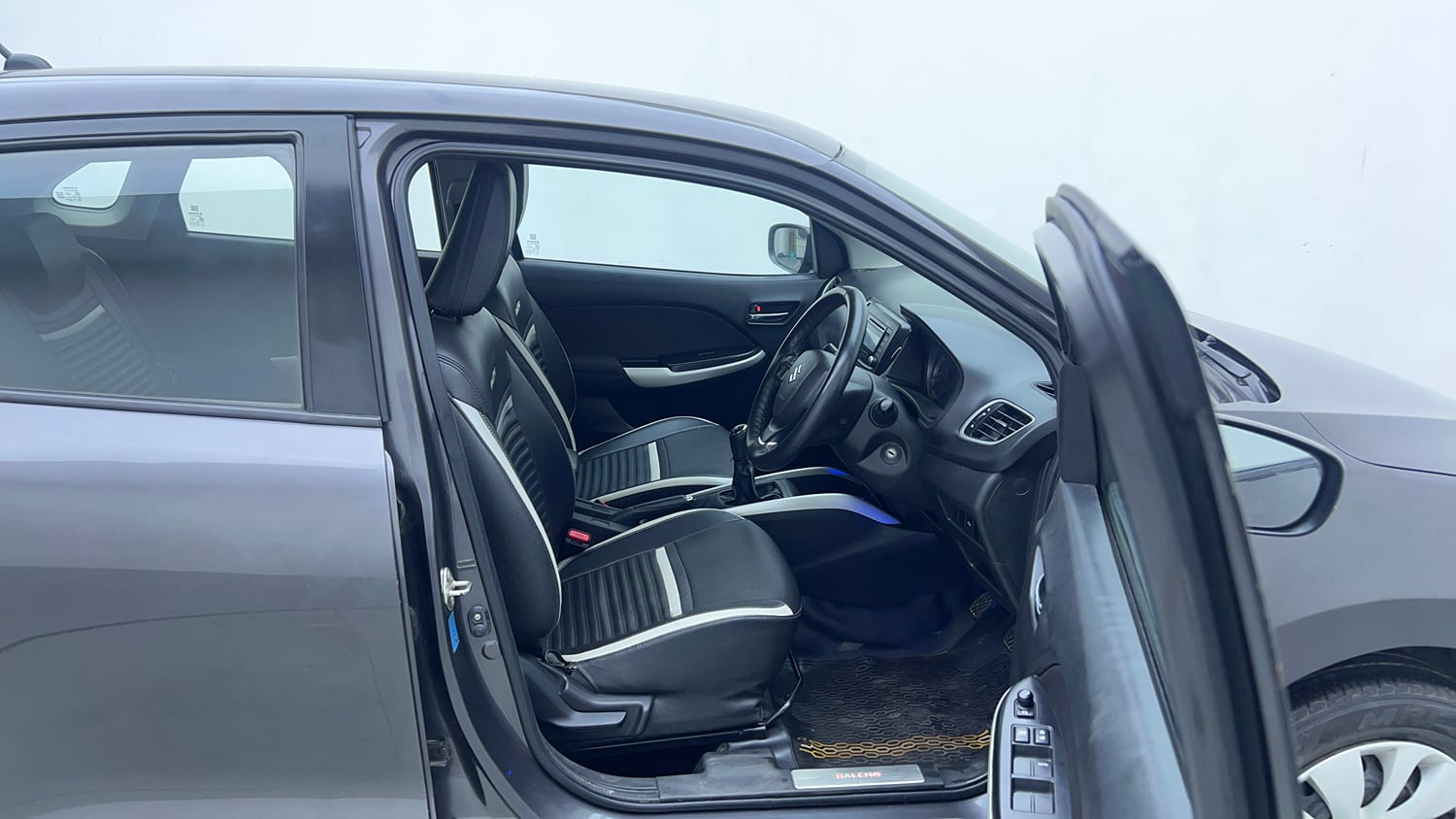 Used 2018 Maruti Suzuki Baleno Delta 1.2 Petrol Manual interior RIGHT SIDE FRONT DOOR CABIN VIEW