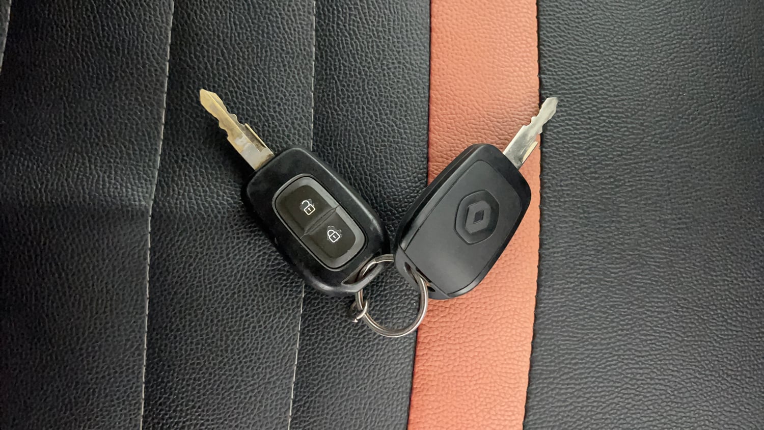 Used 2017 Renault Kwid RXT (O) 1.0 SCE Edition Petrol Manual extra CAR KEY VIEW