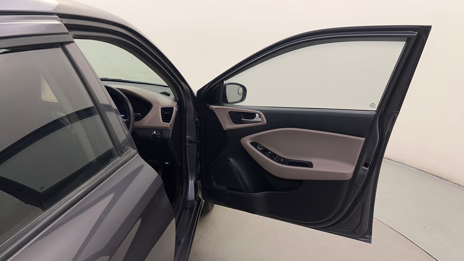 Used 2019 Hyundai Elite i20 Magna Plus 1.2 + CNG (Outside Fitted) Petrol Manual interior RIGHT FRONT DOOR OPEN VIEW