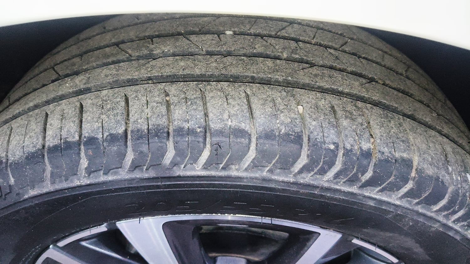 Used 2022 Skoda Slavia Style 1.0L TSI MT Petrol Manual tyres LEFT REAR TYRE TREAD VIEW