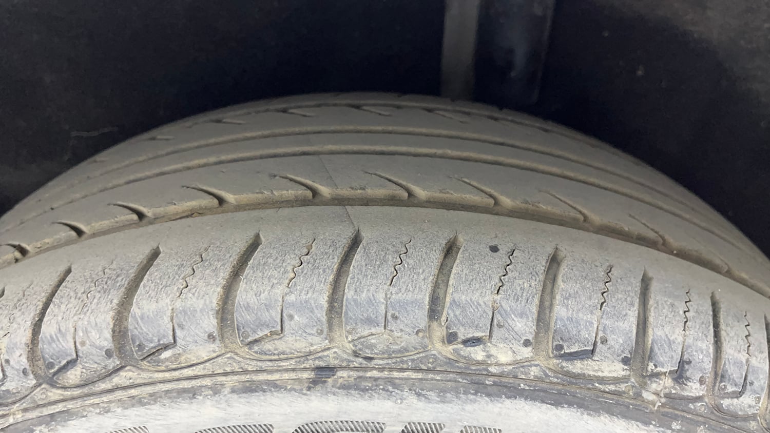 Used 2016 Ford EcoSport Titanium 1.5L Ti-VCT AT Petrol Automatic tyres LEFT REAR TYRE TREAD VIEW