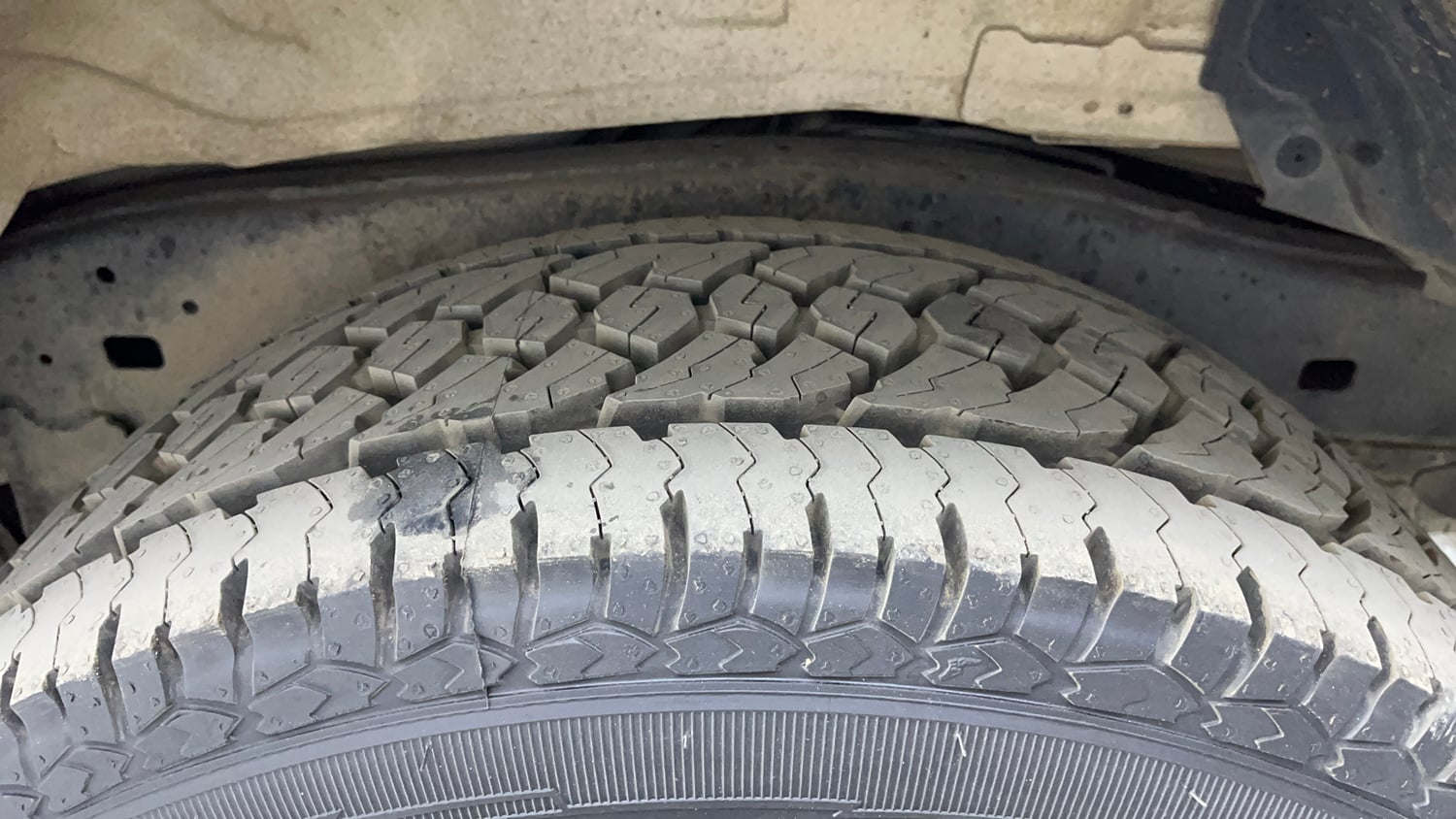 Used 2019 Toyota Fortuner 2.8 4x2 MT Diesel Manual tyres LEFT REAR TYRE TREAD VIEW