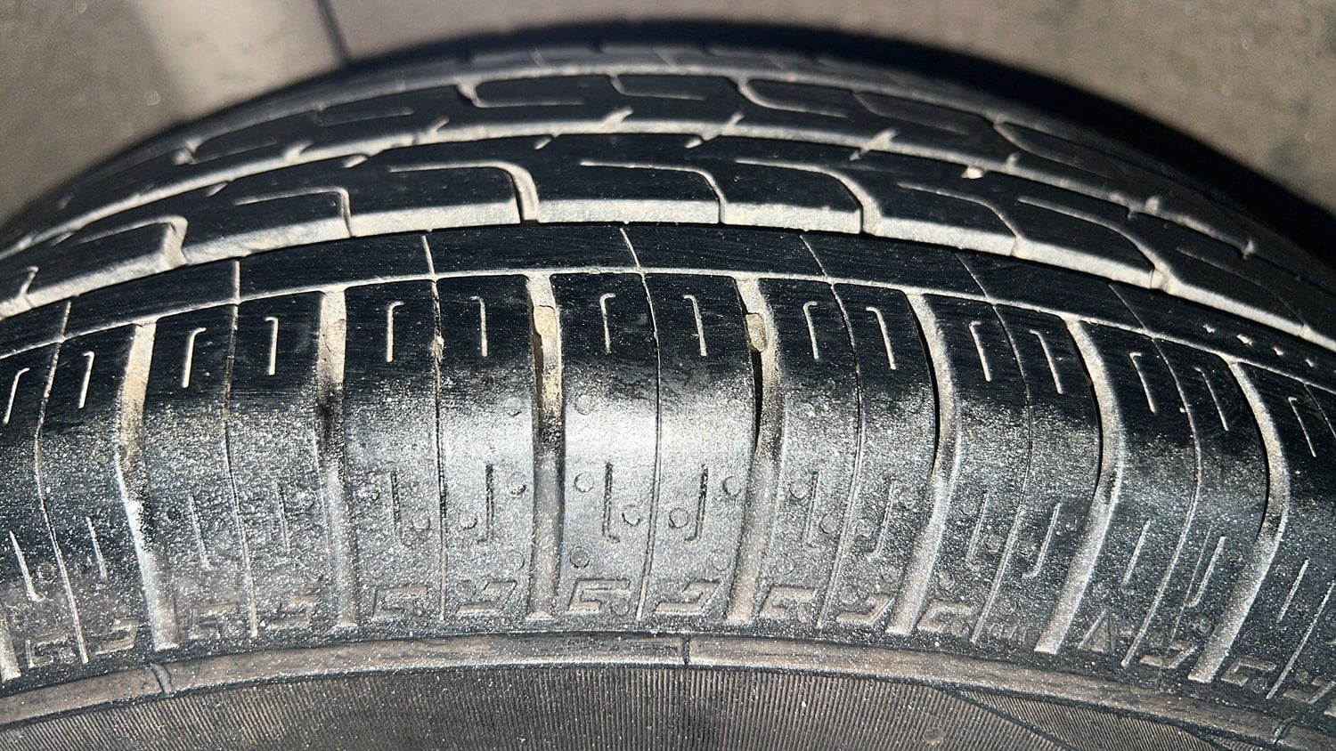Used 2013 Honda Brio V MT Petrol Manual tyres RIGHT REAR TYRE TREAD VIEW