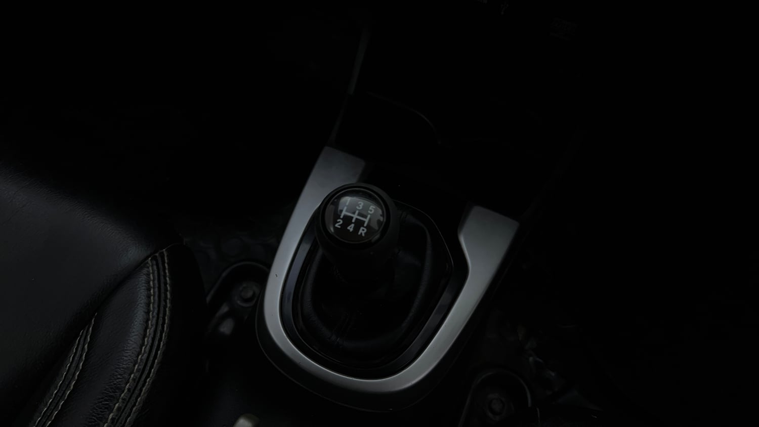 Used 2017 Honda WR-V VX MT Petrol Petrol Manual interior GEAR  KNOB VIEW