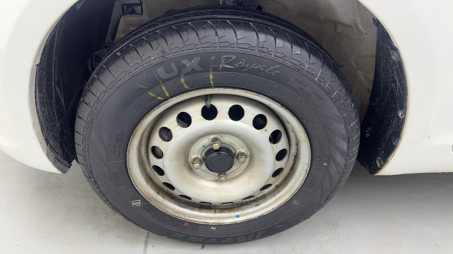 Used 2016 Maruti Suzuki Swift Lxi (O) Petrol Manual tyres LEFT FRONT TYRE RIM VIEW